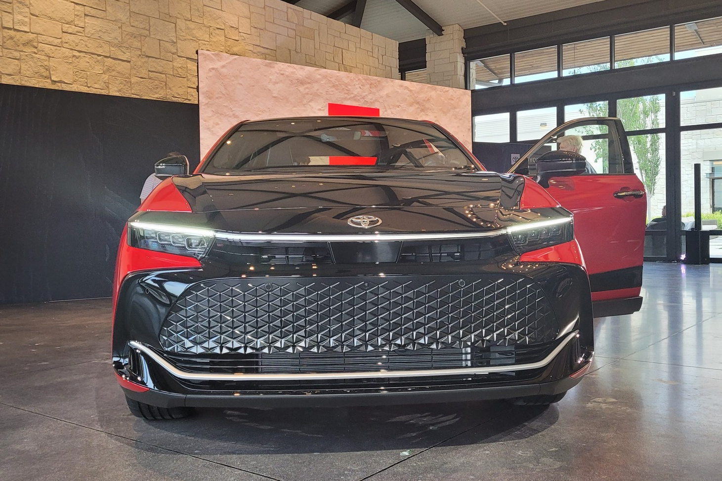 toyota,  crown,  avalon,  sedan,  ra mắt,  bz4x,  crossover,  xe mới ảnh 4 toyota,  crown,  avalon,  sedan,  ra mat,  bz4x,  crossover,  xe moi anh 4