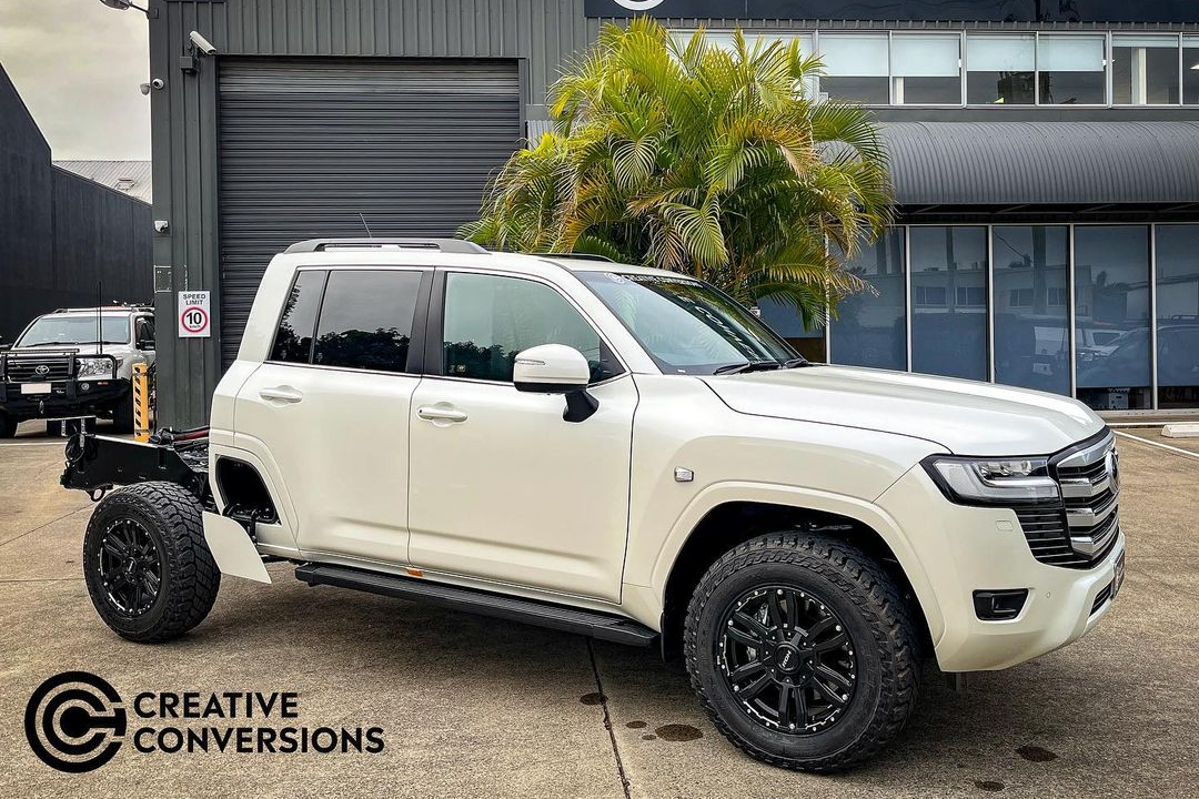 toyota,  land cruiser,  lc300,  ban tai,  xe do,  toyota land cruiser,  lexus,  lexus lx600,  lx600,  Creative Conversions anh 2