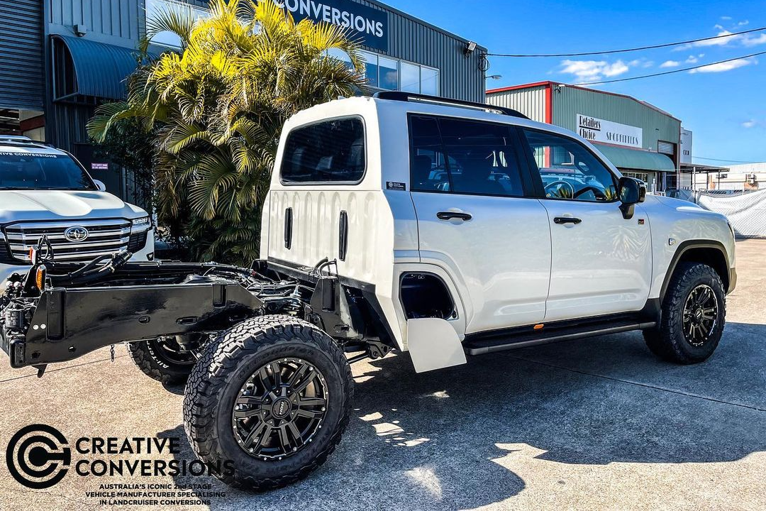 toyota,  land cruiser,  lc300,  ban tai,  xe do,  toyota land cruiser,  lexus,  lexus lx600,  lx600,  Creative Conversions anh 4