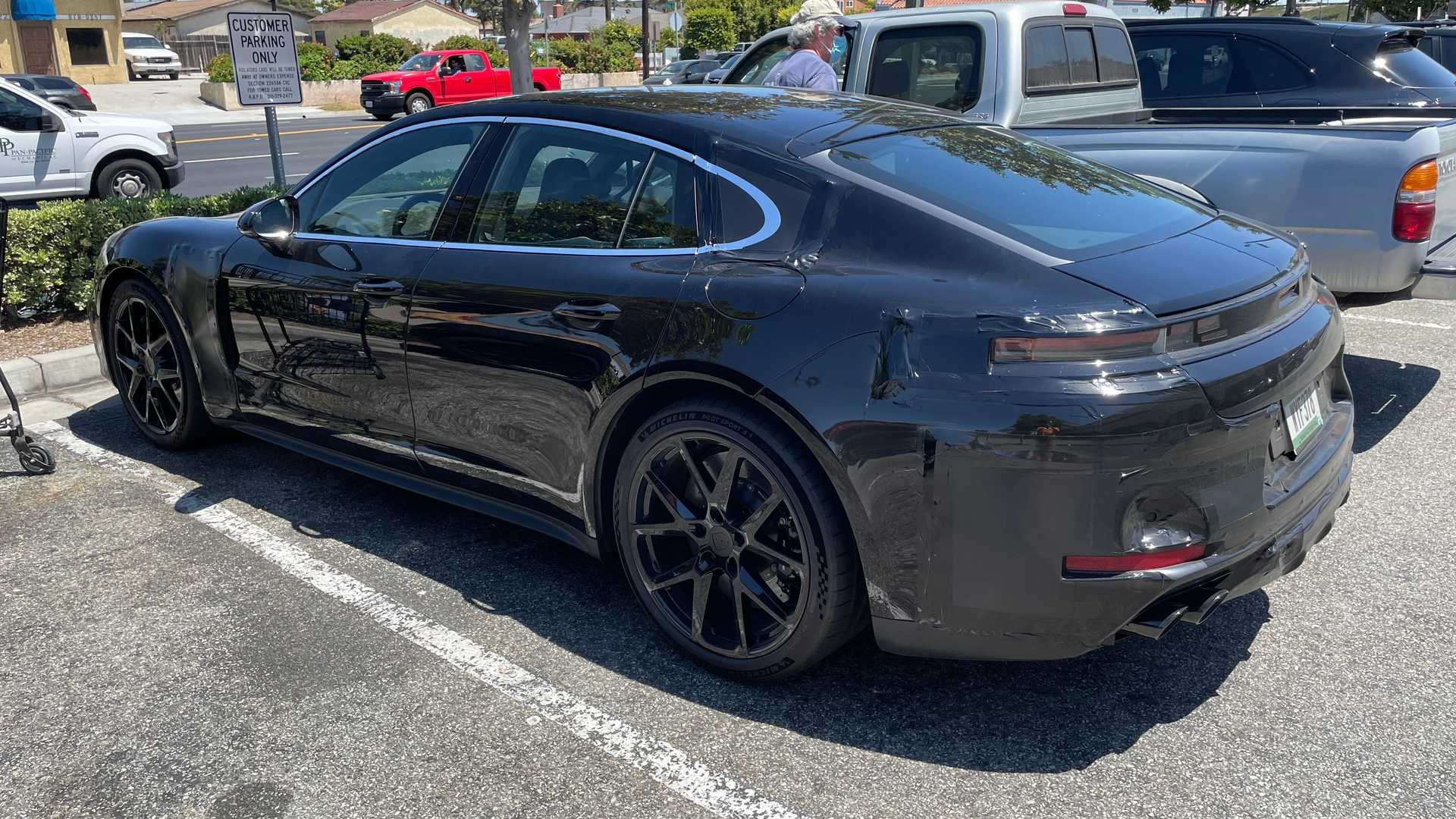 Lo anh Porsche Cayenne va Panamera the he moi hinh anh