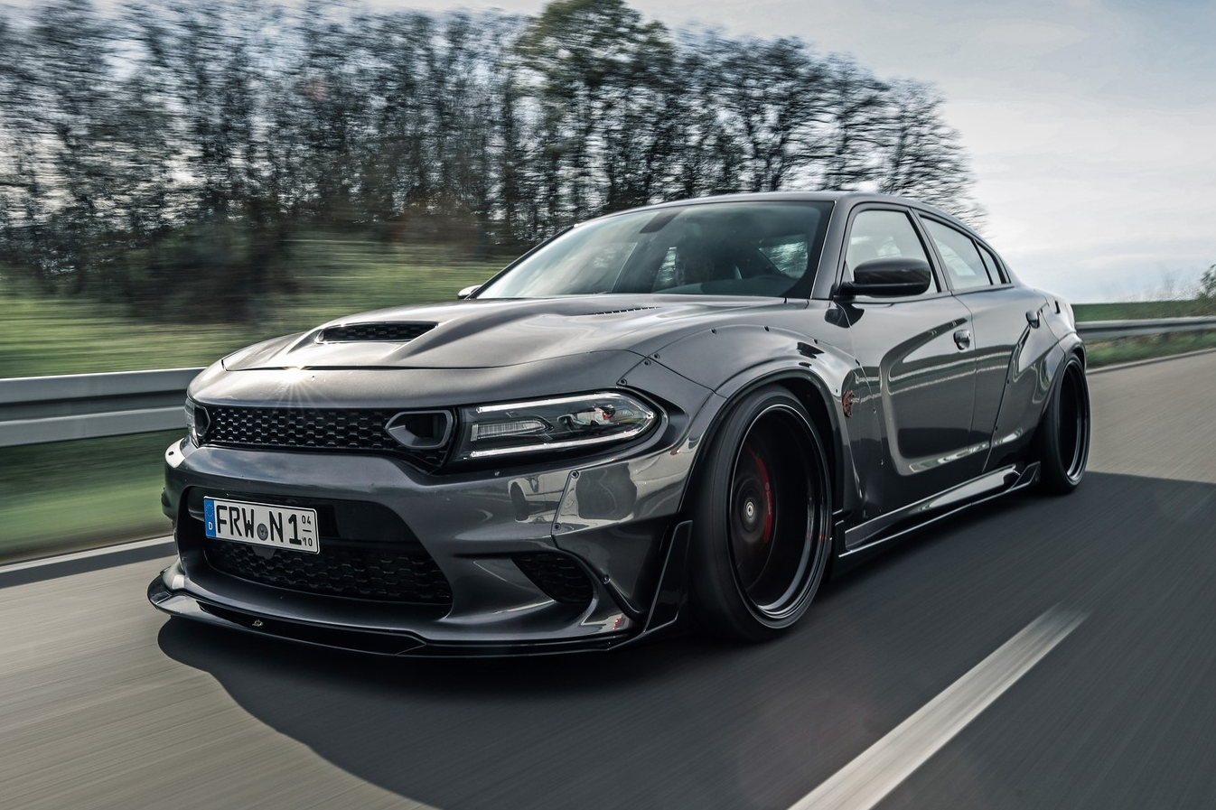 Dodge Charger SRT Hellcat ham ho voi goi do than rong hinh anh