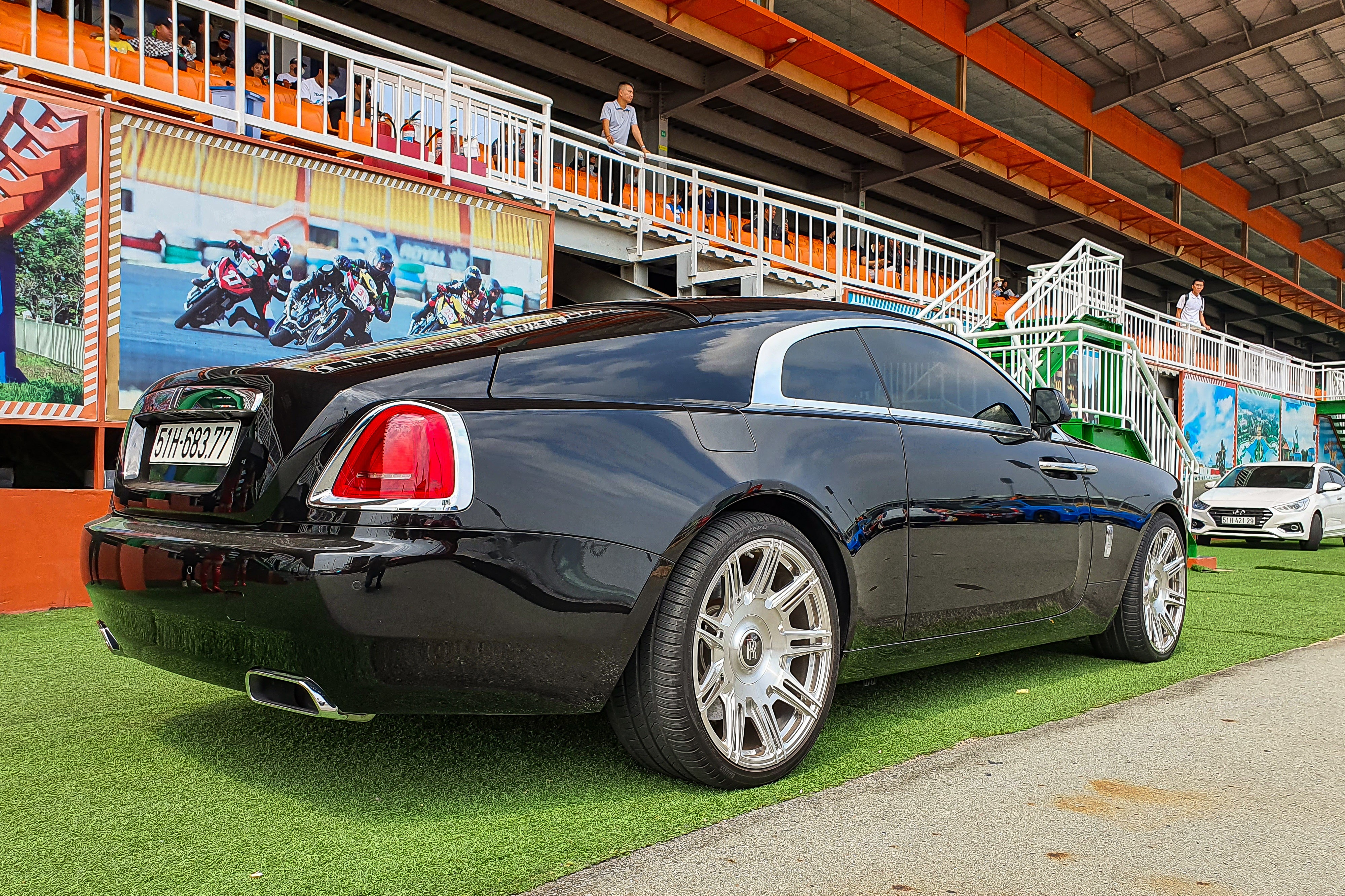 rolls-royce,  wraith,  rolls-royce wraith,  ghost,  phantom,  dawn,  spectre,  siêu sang,  cường đô la,  minh nhựa,  nguyễn quốc cường ảnh 2 rolls-royce,  wraith,  rolls-royce wraith,  ghost,  phantom,  dawn,  spectre,  sieu sang,  cuong do la,  minh nhua,  nguyen quoc cuong anh 2