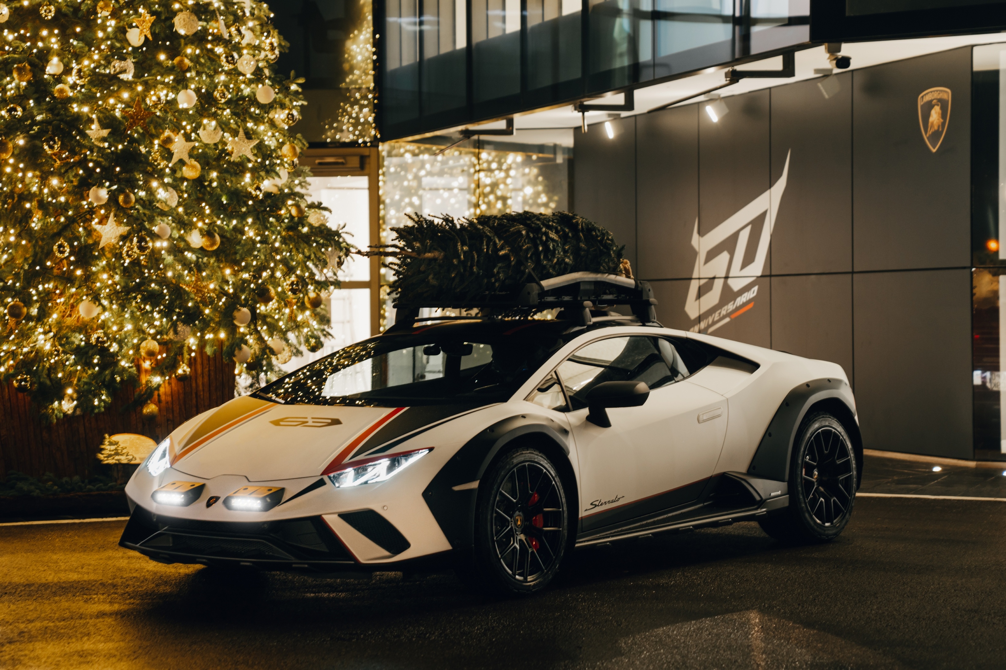 koenigsegg,  cc850,  bugatti,  chiron,  w16 mistral,  pagani,  utopia,  ferrari,  purosangue,  lamborghini,  huracan sterrato,  porsche,  911 dakar,  rolls-royce,  spectre,  cadillac,  celestiq,  bentley,  mulliner,  batur,  mercedes-amg,  amg one,  bmw,  i7,  ford,  mustang,  Maserati,  GranTurismo,  aston martin,  dbr22,  Toyota,  Crown,  honda,  civic type r anh 10