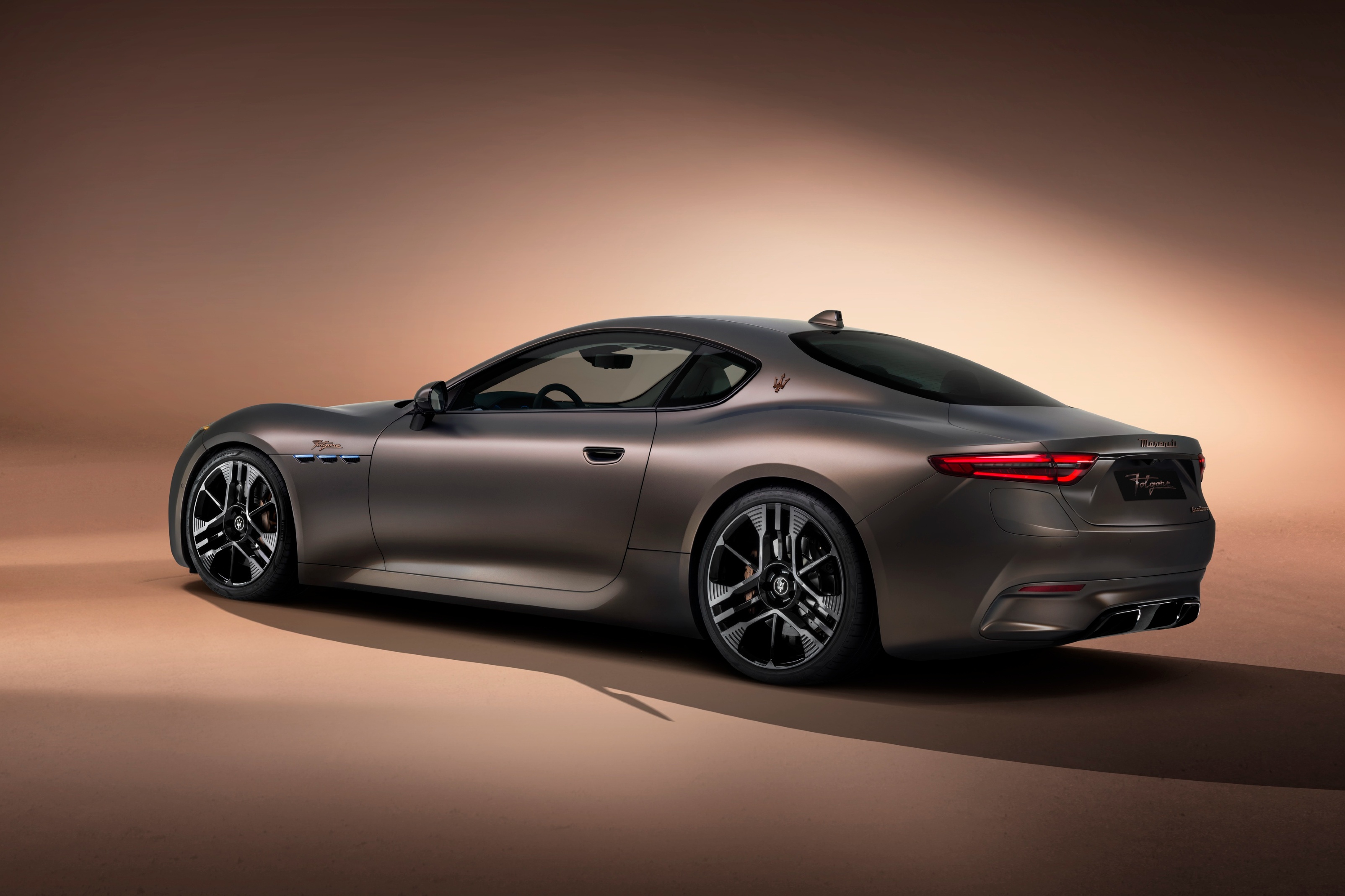 koenigsegg,  cc850,  bugatti,  chiron,  w16 mistral,  pagani,  utopia,  ferrari,  purosangue,  lamborghini,  huracan sterrato,  porsche,  911 dakar,  rolls-royce,  spectre,  cadillac,  celestiq,  bentley,  mulliner,  batur,  mercedes-amg,  amg one,  bmw,  i7,  ford,  mustang,  Maserati,  GranTurismo,  aston martin,  dbr22,  Toyota,  Crown,  honda,  civic type r anh 27