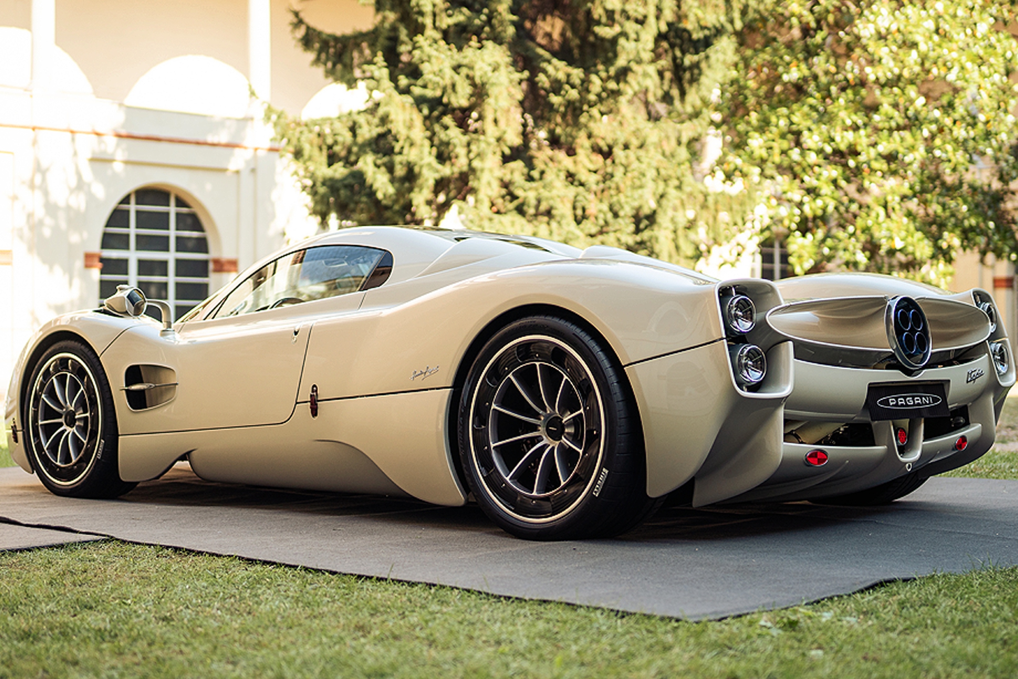 koenigsegg,  cc850,  bugatti,  chiron,  w16 mistral,  pagani,  utopia,  ferrari,  purosangue,  lamborghini,  huracan sterrato,  porsche,  911 dakar,  rolls-royce,  spectre,  cadillac,  celestiq,  bentley,  mulliner,  batur,  mercedes-amg,  amg one,  bmw,  i7,  ford,  mustang,  Maserati,  GranTurismo,  aston martin,  dbr22,  Toyota,  Crown,  honda,  civic type r anh 7