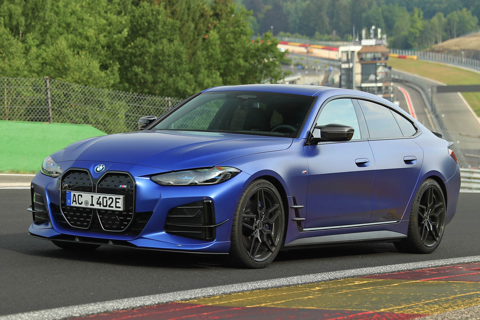 Xe dien BMW i4 duoc nang cap ngoai that voi goi do tu AC Schnitzer hinh anh