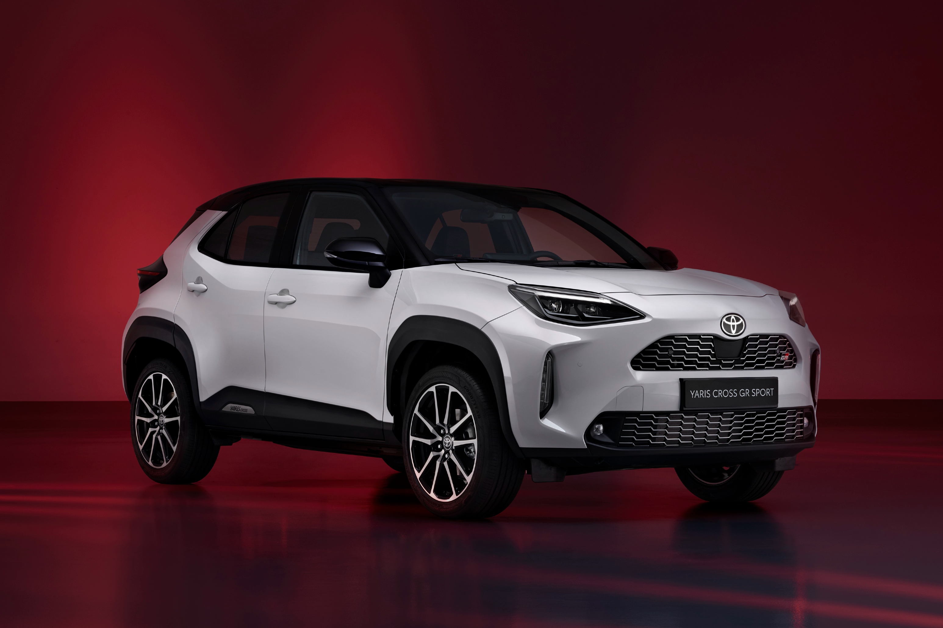 toyota,  yaris,  yaris cross,  gr sport,  gazoo racing,  toyota yaris,  yaris cross gr sport,  suv,  xe the thao anh 1