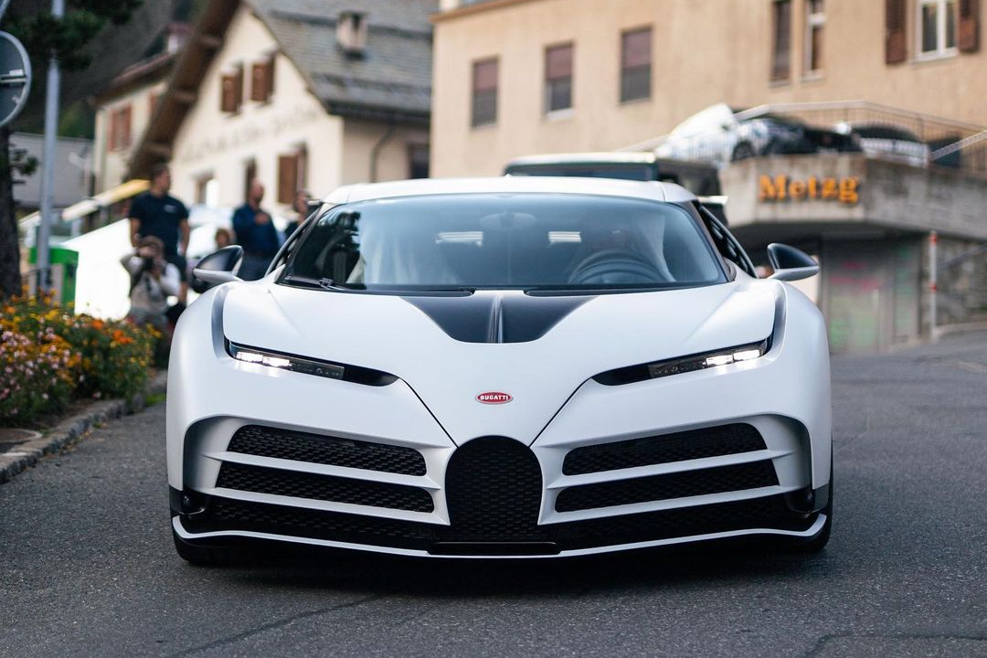 sieu xe,  bugatti,  rolls-royce,  pagani,  mercedes,  maybach,  divo,  mistral,  chiron,  veyron,  La Voiture Noire,  Sweptail,  phantom,  boat tail,  Centodieci,  Exelero,  Codalunga,  huayra,  zonda,  imola,  lamborghini,  ferrari,  mclaren,  asotn martin anh 13