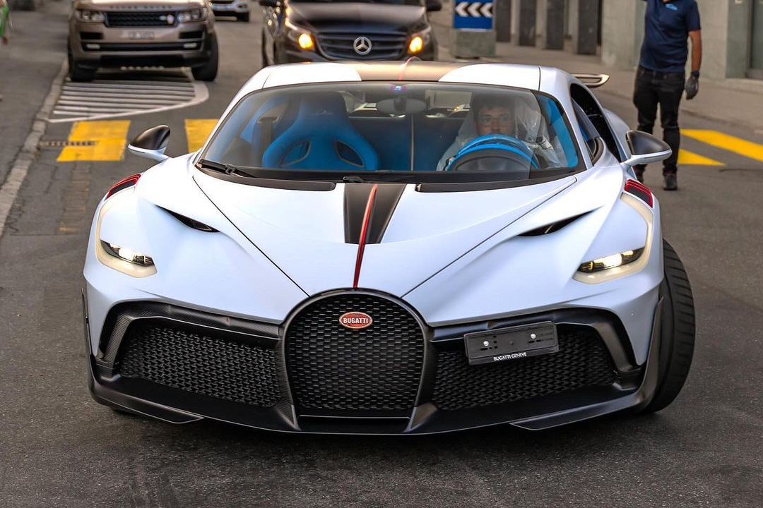sieu xe,  bugatti,  rolls-royce,  pagani,  mercedes,  maybach,  divo,  mistral,  chiron,  veyron,  La Voiture Noire,  Sweptail,  phantom,  boat tail,  Centodieci,  Exelero,  Codalunga,  huayra,  zonda,  imola,  lamborghini,  ferrari,  mclaren,  asotn martin anh 5