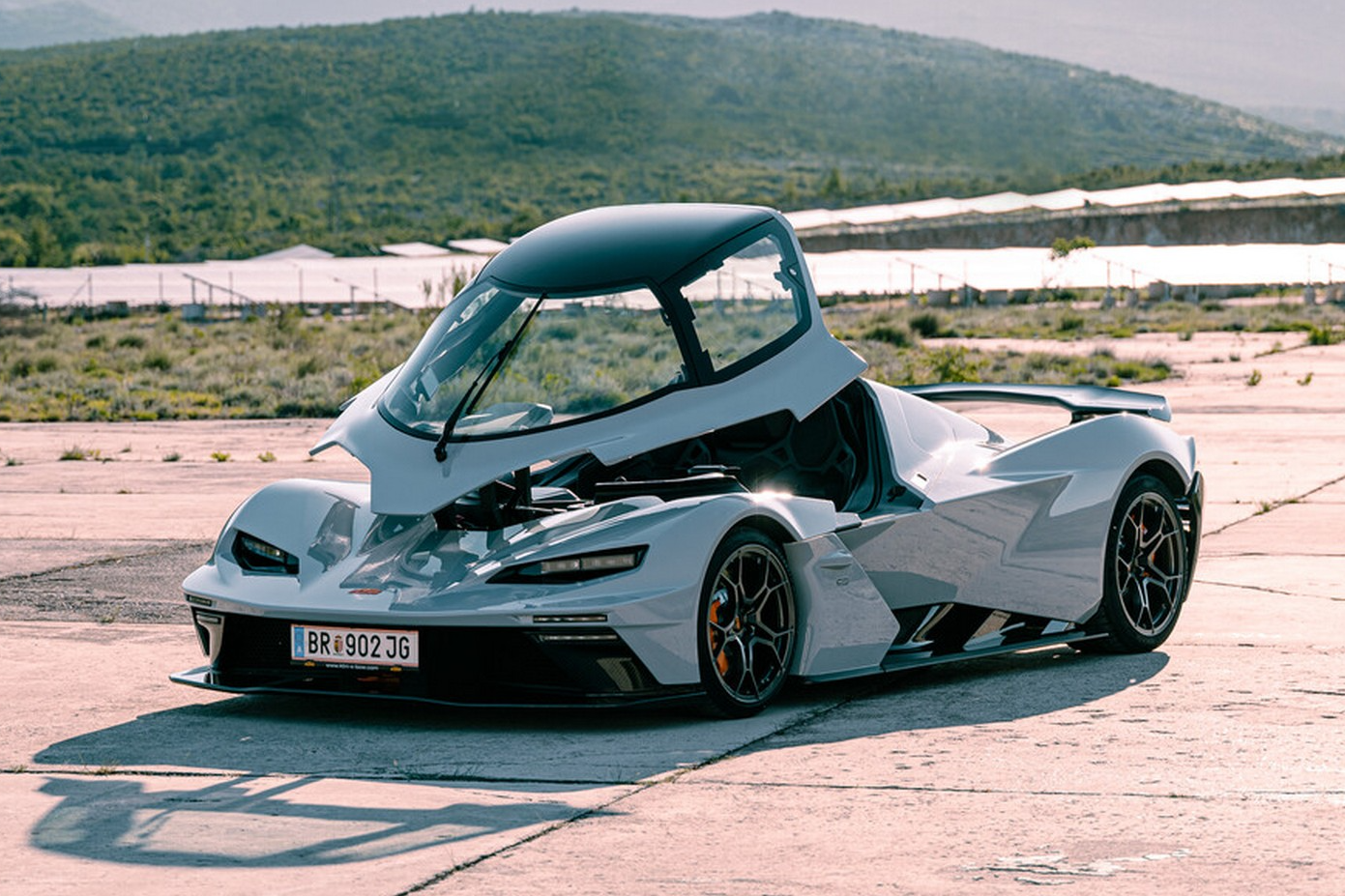 Xe dua duong pho KTM X-Bow GT-XR ra mat hinh anh