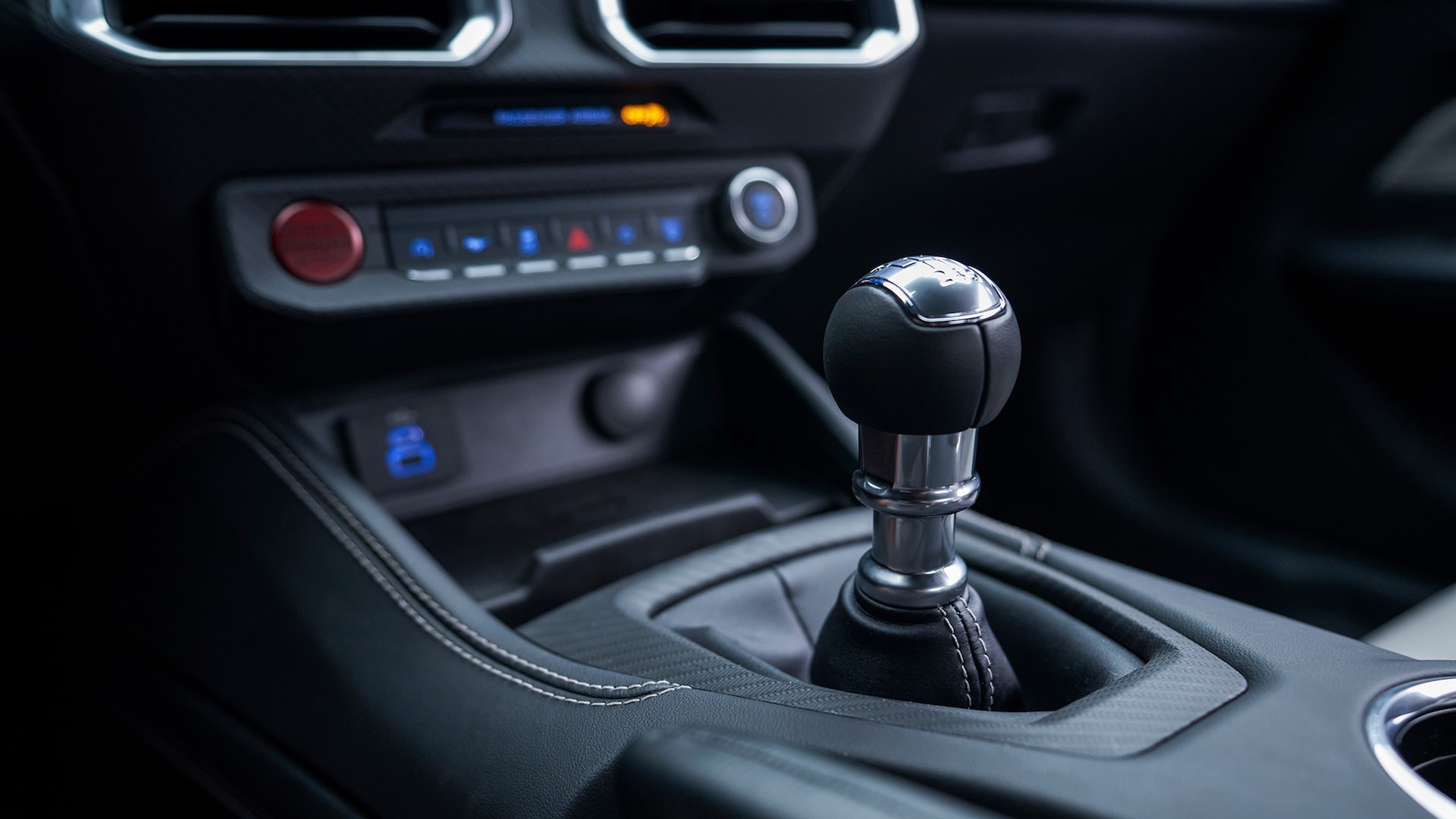 mustang,  dodge challenger,  chevrolet camaro,  camaro,  challenger,  charger,  xe co bap,  xe co bap my,  the he moi,  ra mat anh 20