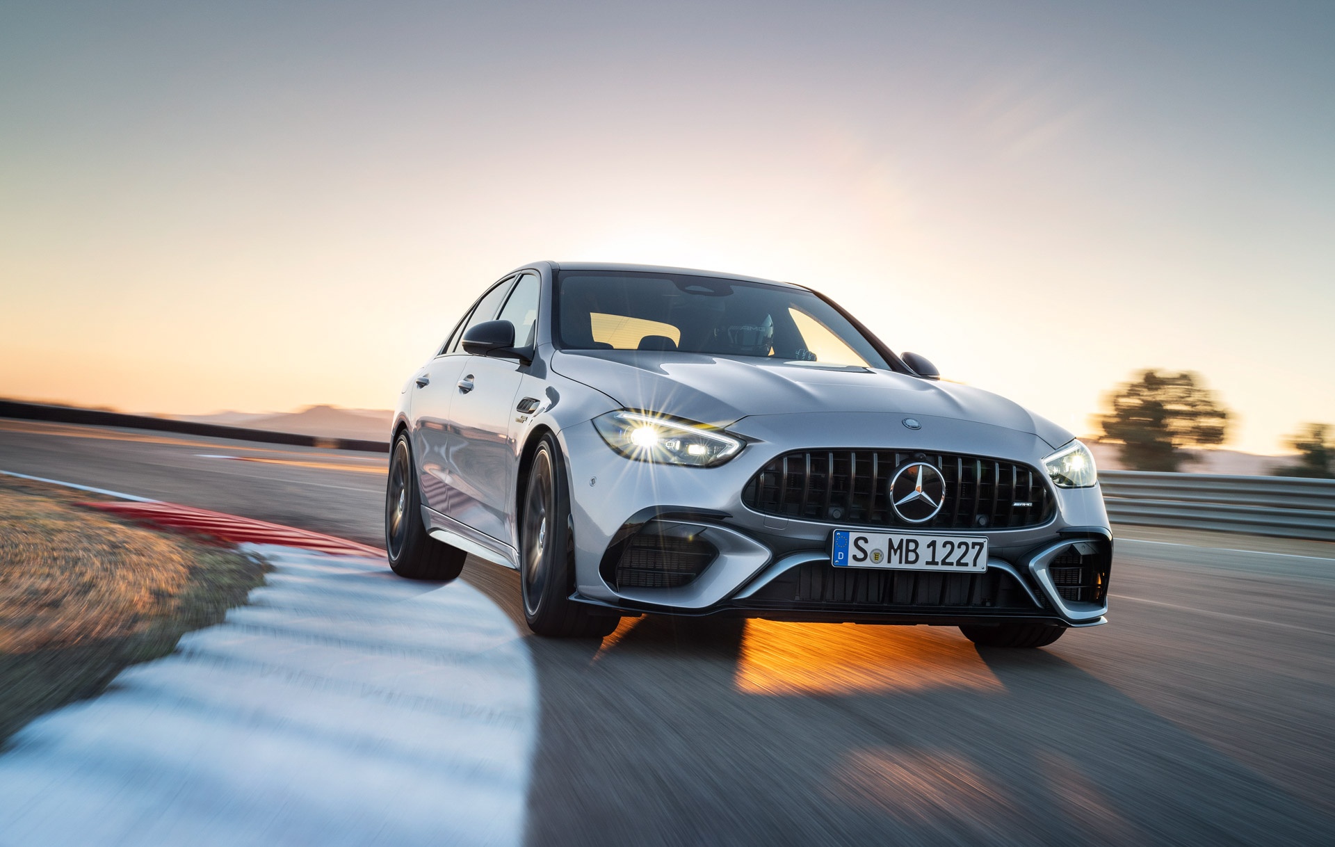 mercedes,  amg,  mercedes-amg,  c63,  c63s,  c63s e performance,  e performance,  c 63,  c 63 s,  estate,  sedan,  xe the thao,  hieu suat cao,  bmw m,  audi,  bmw,  audi rs anh 19