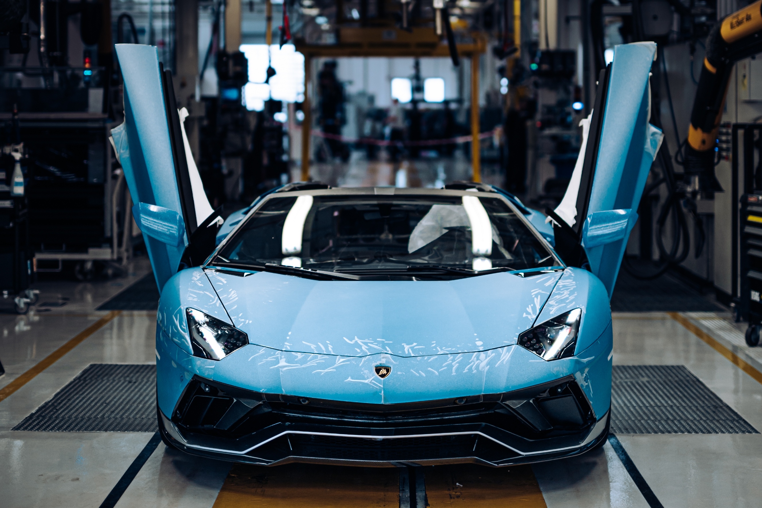 Lamborghini Aventador chinh thuc bi khai tu hinh anh