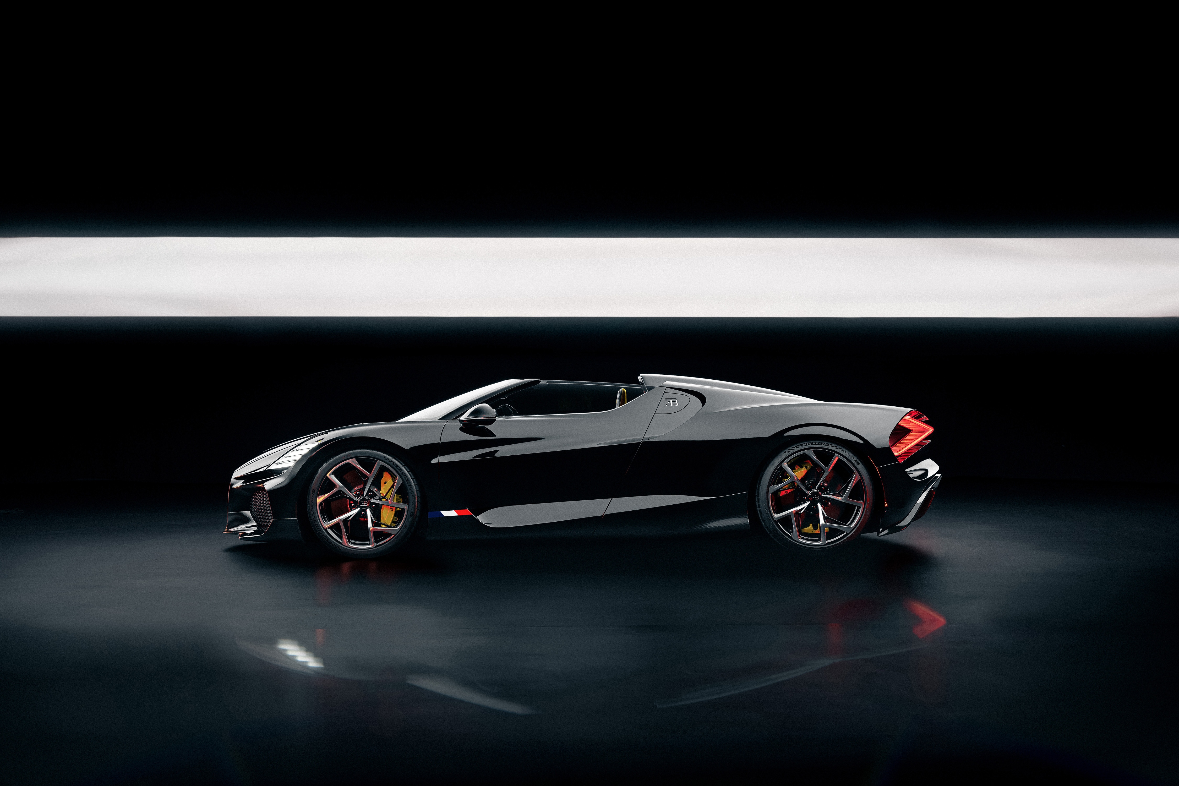 bugatti,  sieu xe,  w16 mistral,  chiron,  veyron,  chiron super sport,  chiron super sport 300+,  divo,  Veyron Barchetta,  koenigsegg,  pagani,  lamborghini,  ferrari,  La Voiture Noire anh 3