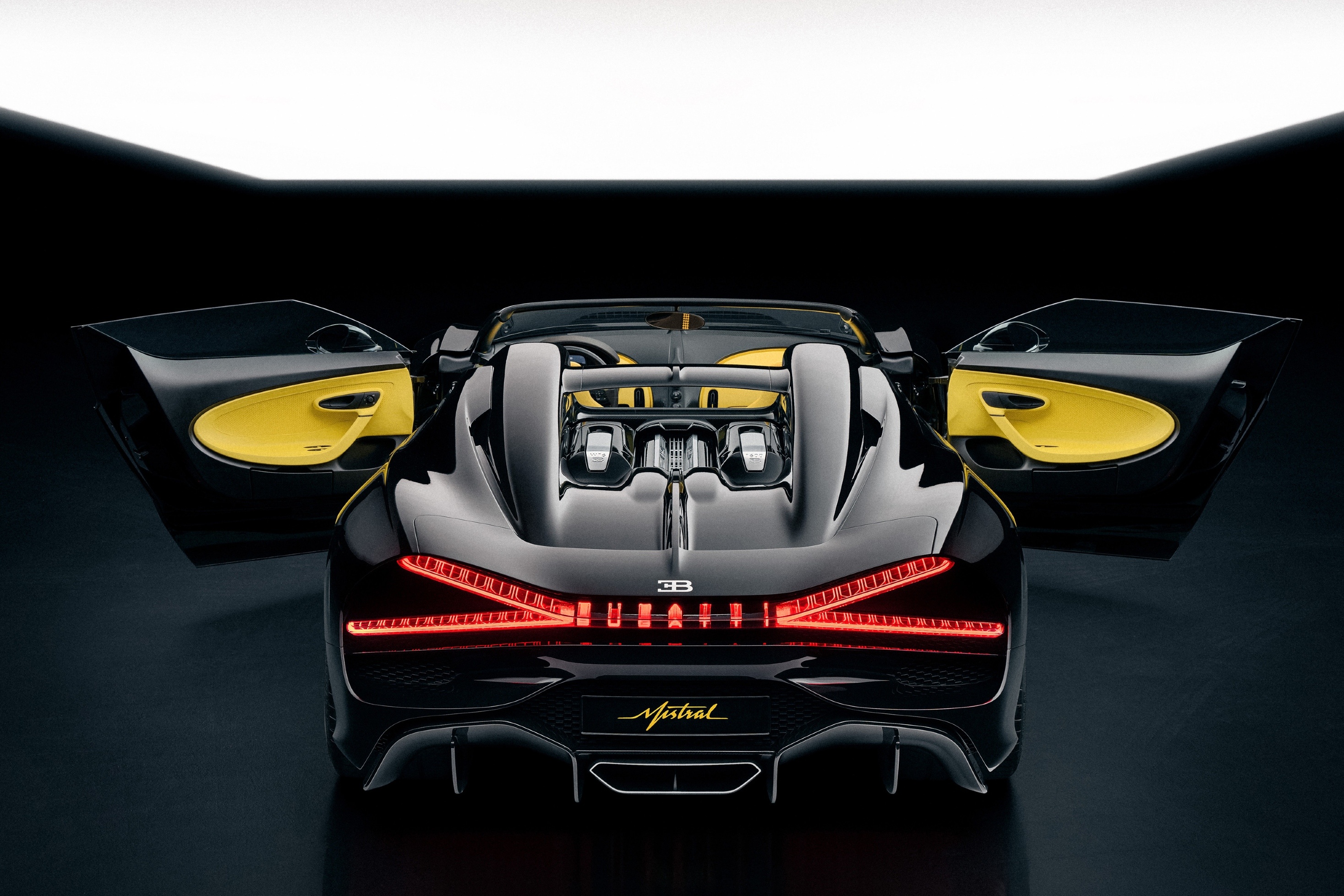 Bugatti W16 Mistral co the dat van toc hon 420 km/h hinh anh