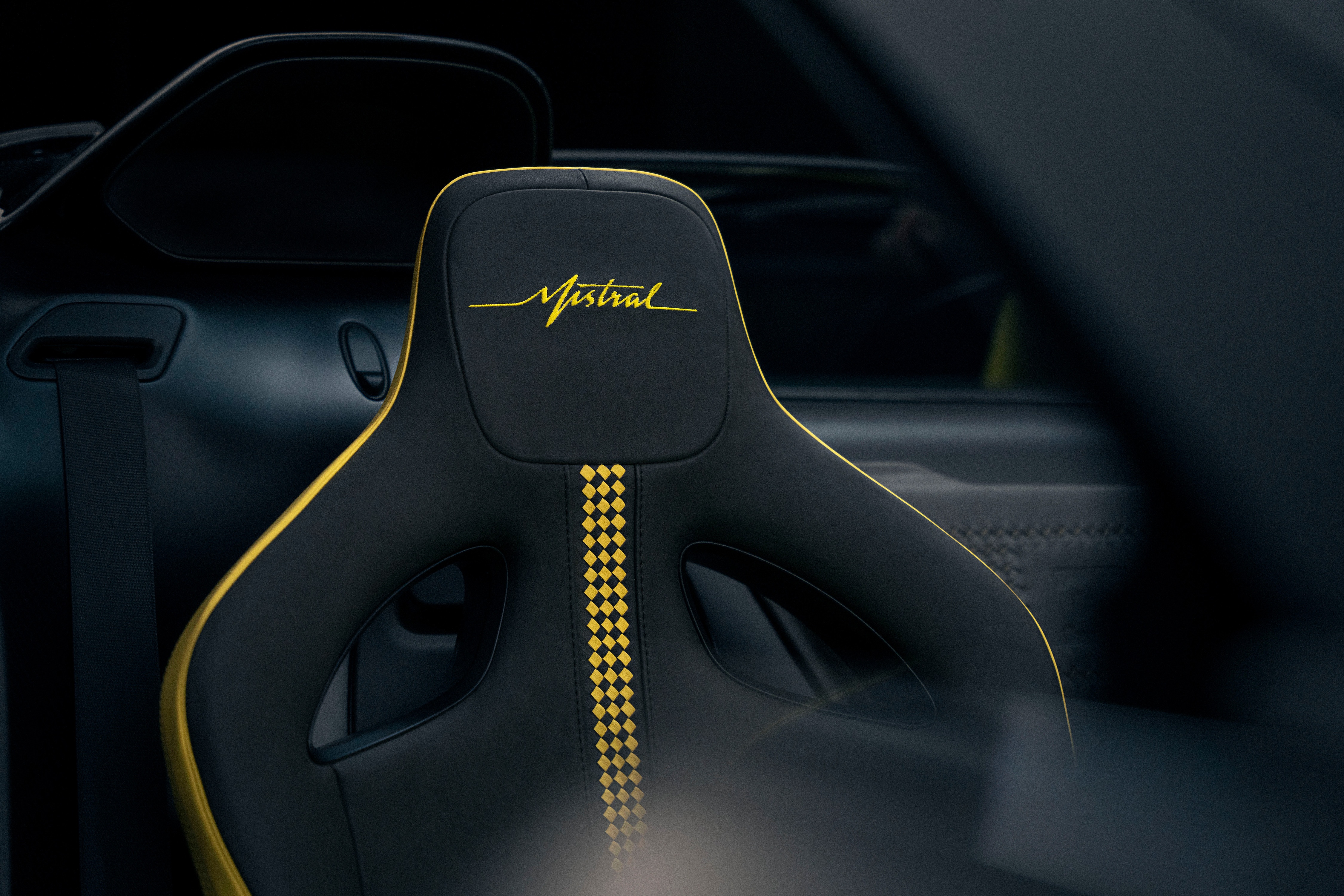 bugatti,  sieu xe,  w16 mistral,  chiron,  veyron,  chiron super sport,  chiron super sport 300+,  divo,  Veyron Barchetta,  koenigsegg,  pagani,  lamborghini,  ferrari,  La Voiture Noire anh 13