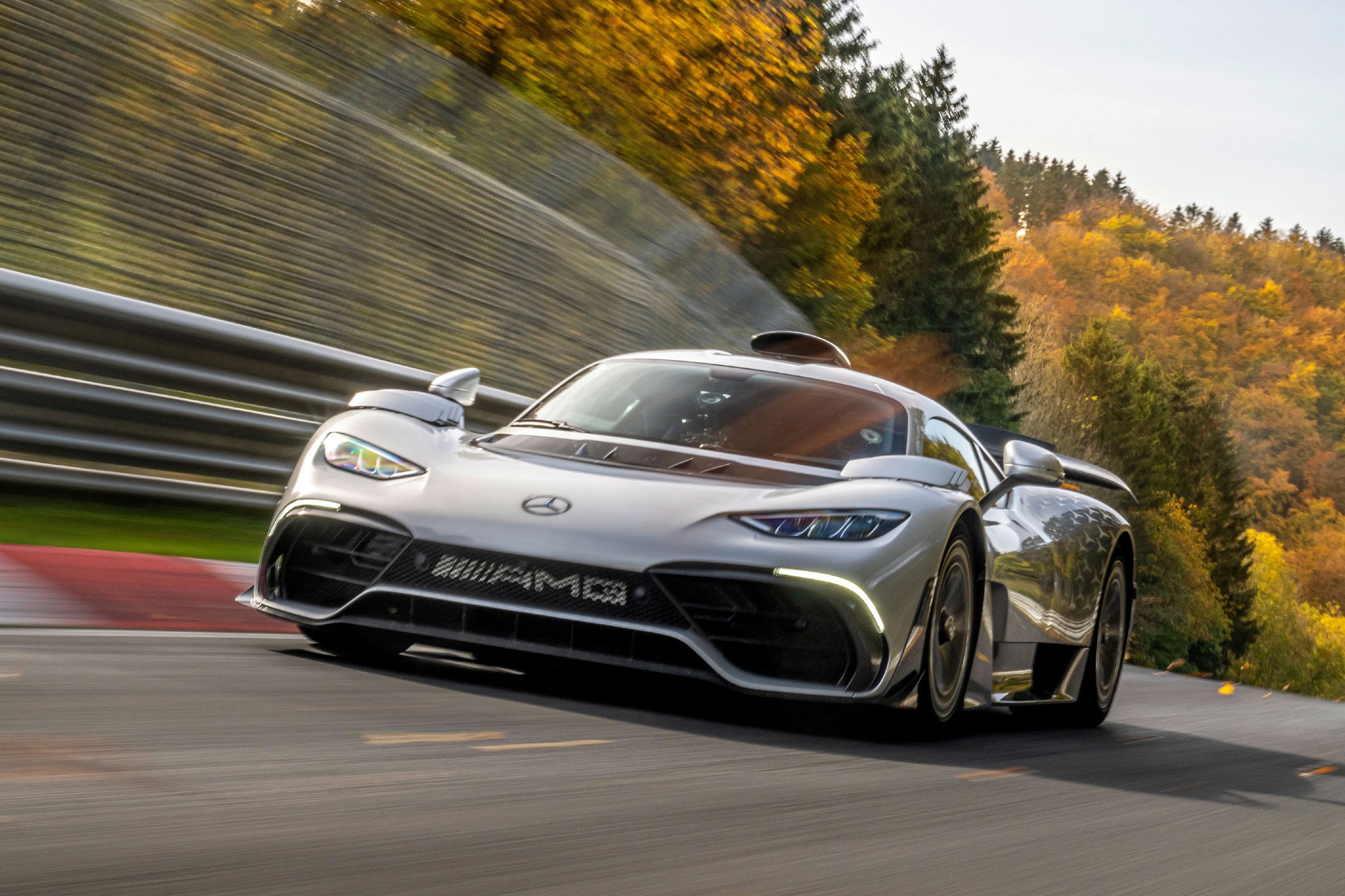 Mercedes-AMG ONE la mau xe thuong mai nhanh nhat tai Nurburgring hinh anh