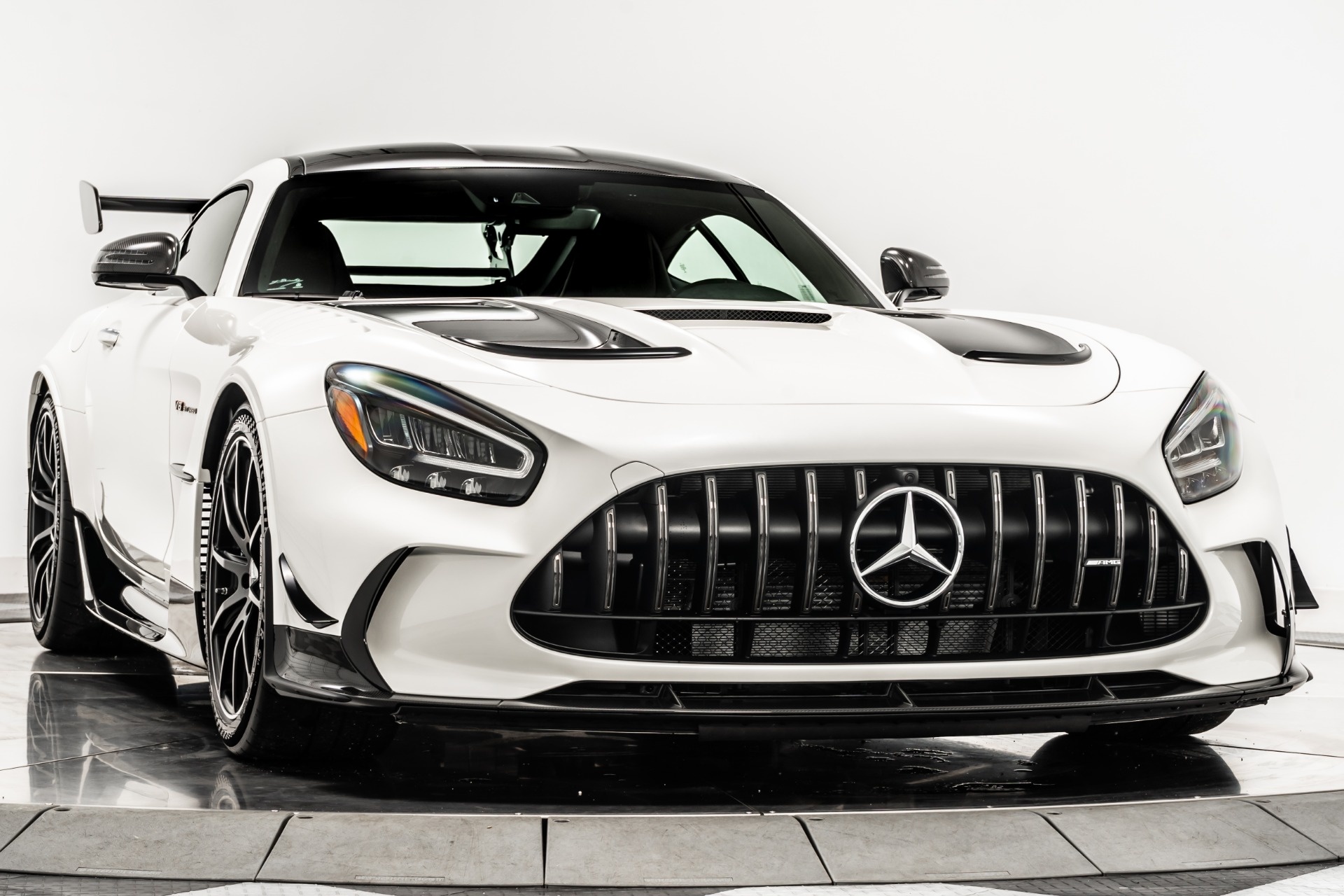 Mercedes-AMG GT Black Series co gia gap doi muc khoi diem hinh anh