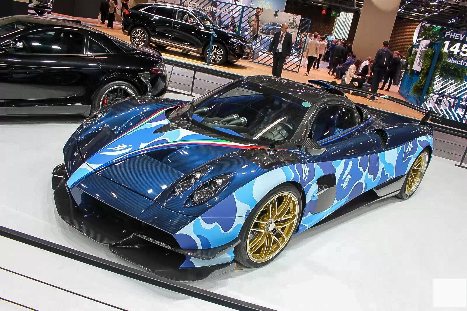 pagani,  huayra,  zonda,  huayra bc,  huayra roadster,  huayra roadster bc,  huayra bc roadster,  pagani huayra,  bape,  hypebeast,  utopia,  hypercar,  sieu xe,  bugatti,  koenigsegg,  lamborghini,  ferrari,  mclaren,  pagani bape,  huayra bape,  huayra bc bape,  paris motor show,  benny caiola,  horacio pagani anh 3