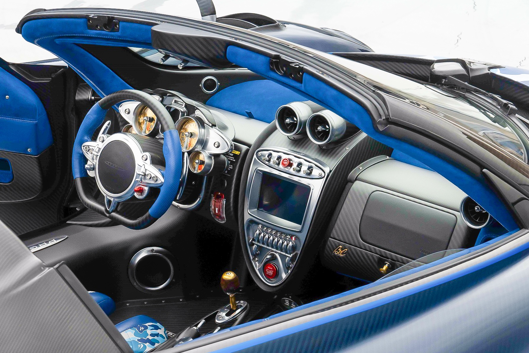 pagani,  huayra,  zonda,  huayra bc,  huayra roadster,  huayra roadster bc,  huayra bc roadster,  pagani huayra,  bape,  hypebeast,  utopia,  hypercar,  sieu xe,  bugatti,  koenigsegg,  lamborghini,  ferrari,  mclaren,  pagani bape,  huayra bape,  huayra bc bape,  paris motor show,  benny caiola,  horacio pagani anh 7