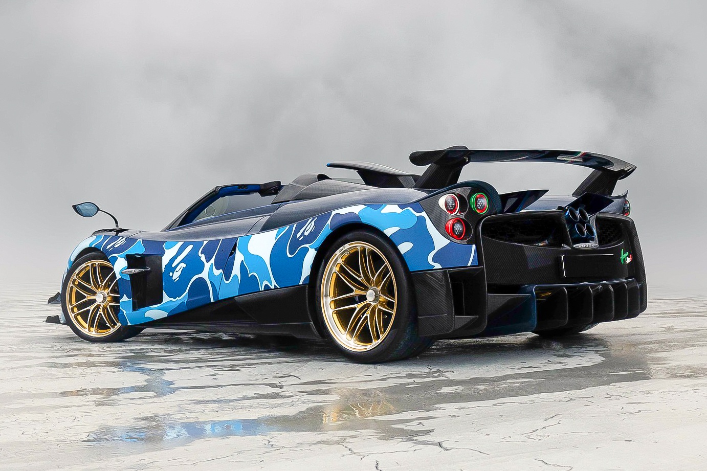 pagani,  huayra,  zonda,  huayra bc,  huayra roadster,  huayra roadster bc,  huayra bc roadster,  pagani huayra,  bape,  hypebeast,  utopia,  hypercar,  sieu xe,  bugatti,  koenigsegg,  lamborghini,  ferrari,  mclaren,  pagani bape,  huayra bape,  huayra bc bape,  paris motor show,  benny caiola,  horacio pagani anh 14