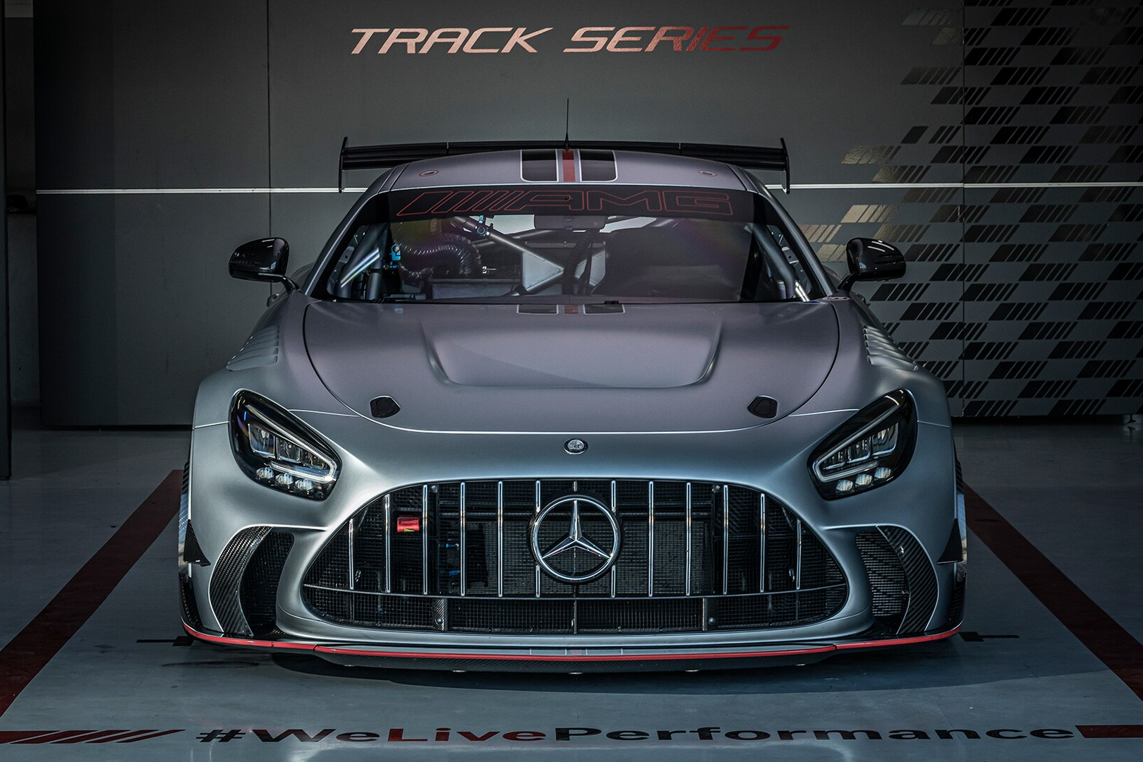 Loat sieu xe Mercedes-AMG GT Track Series dau tien duoc ban giao hinh anh