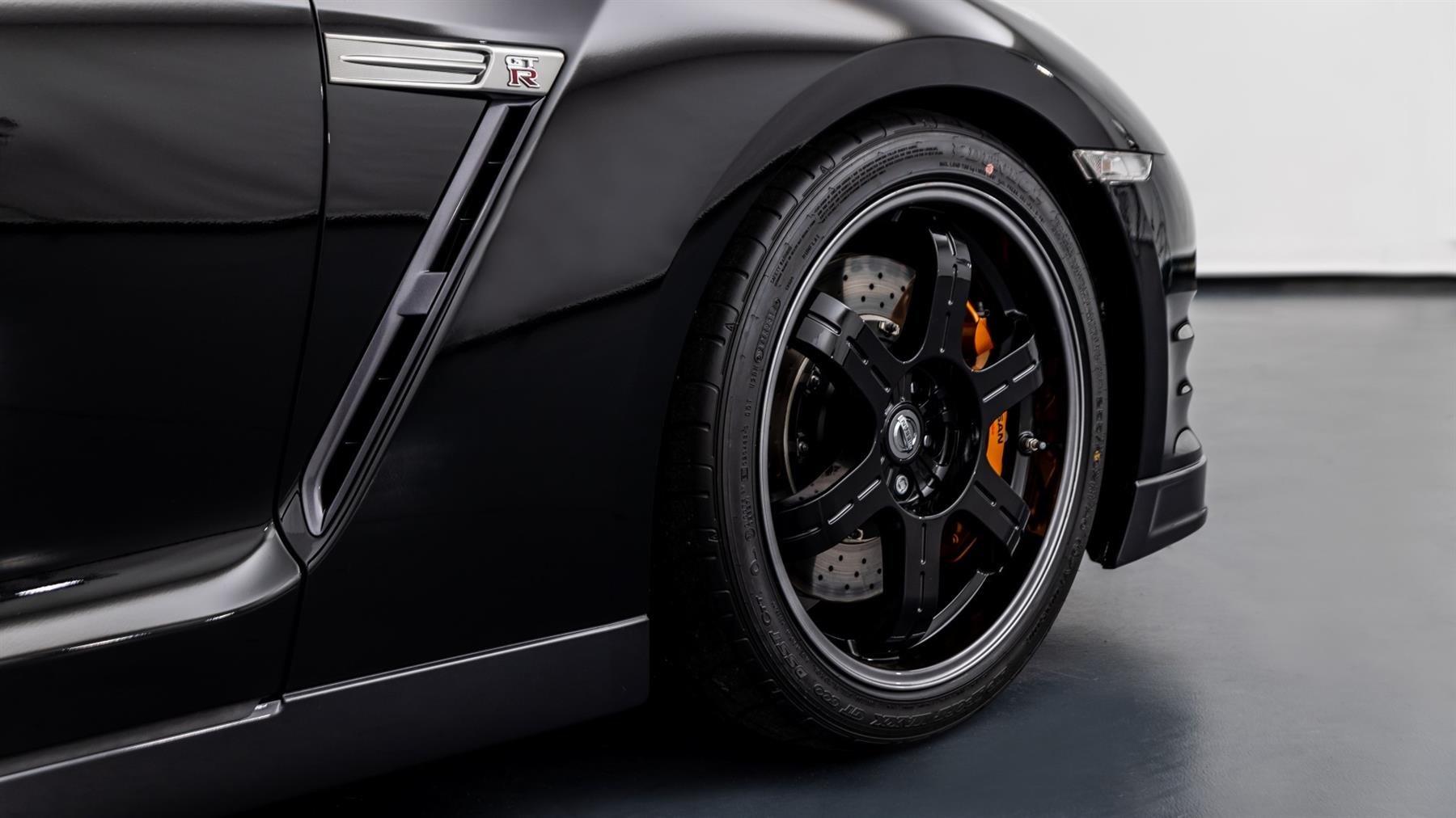 nissan,  gt-r,  nissan gt-r,  nismo,  nissan gt-r nismo,  black edition,  nissan gt-r black edition,  gt-r black edition,  sieu xe,  xe the thao,  hieu suat cao,  mercedes,  porsche,  porsche 911,  mercedes-amg,  amg gt,  amg,  f1,  cong thuc 1,  Sebastian Vettel anh 6