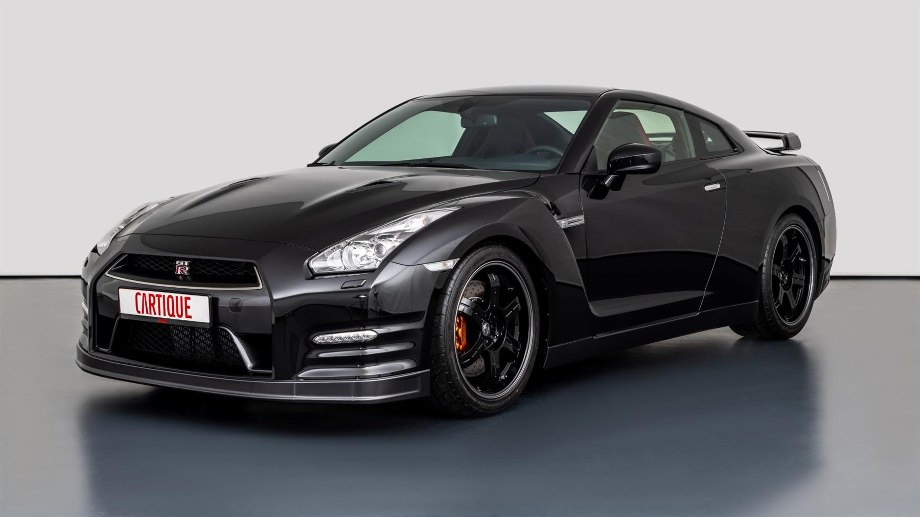 Nissan GT-R Black Edition cua nha vo dich F1 duoc rao ban hinh anh