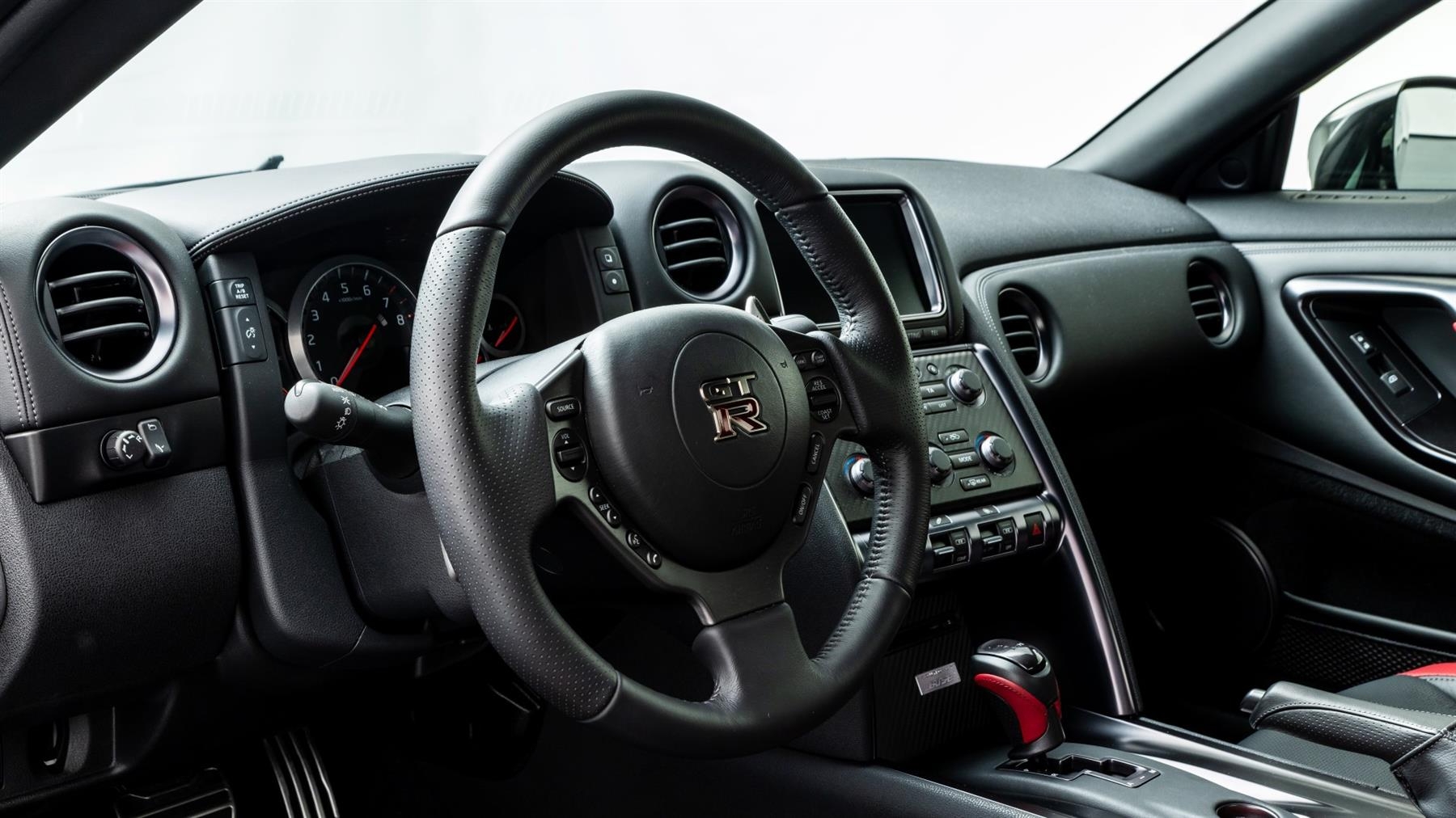 nissan,  gt-r,  nissan gt-r,  nismo,  nissan gt-r nismo,  black edition,  nissan gt-r black edition,  gt-r black edition,  sieu xe,  xe the thao,  hieu suat cao,  mercedes,  porsche,  porsche 911,  mercedes-amg,  amg gt,  amg,  f1,  cong thuc 1,  Sebastian Vettel anh 4