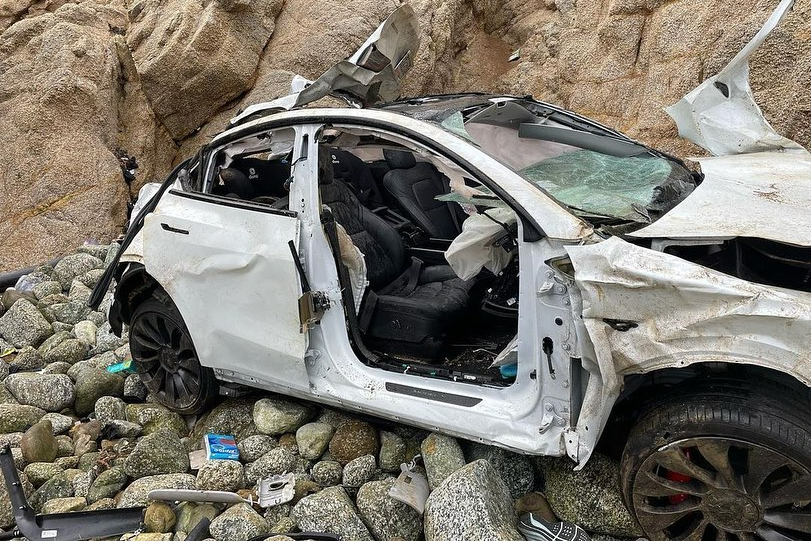 tesla,  model y,  tesla model y,  model x,  model s,  model 3,  cybertruck,  tesla roadster,  xe điện,  elon,  musk,  elon musk,  tai nạn ảnh 2 tesla,  model y,  tesla model y,  model x,  model s,  model 3,  cybertruck,  tesla roadster,  xe dien,  elon,  musk,  elon musk,  tai nan anh 2