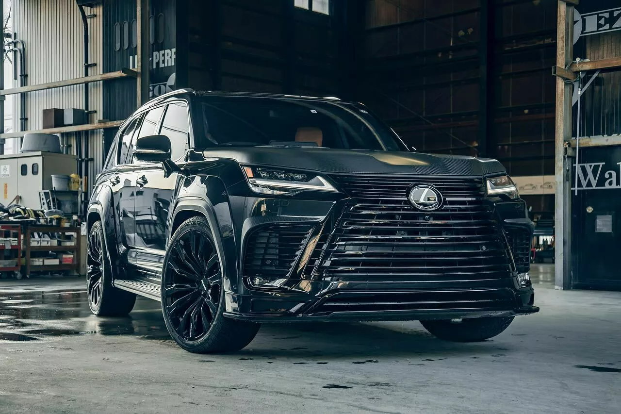 Chi tiet Lexus LX 600 Liberty Walk ban do than rong hinh anh
