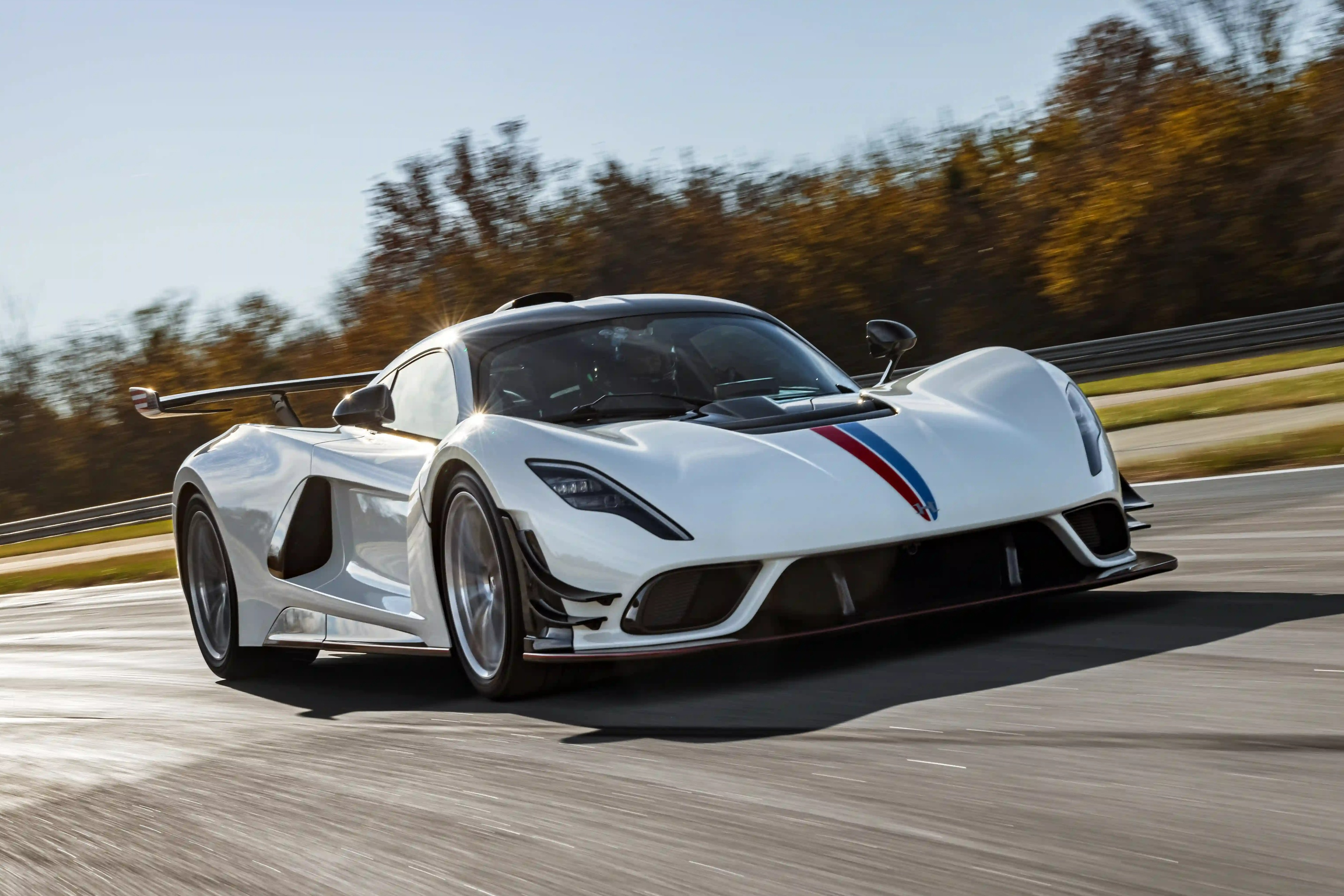 Hennessey Venom F5 Revolution co gia hon 2,7 trieu USD hinh anh
