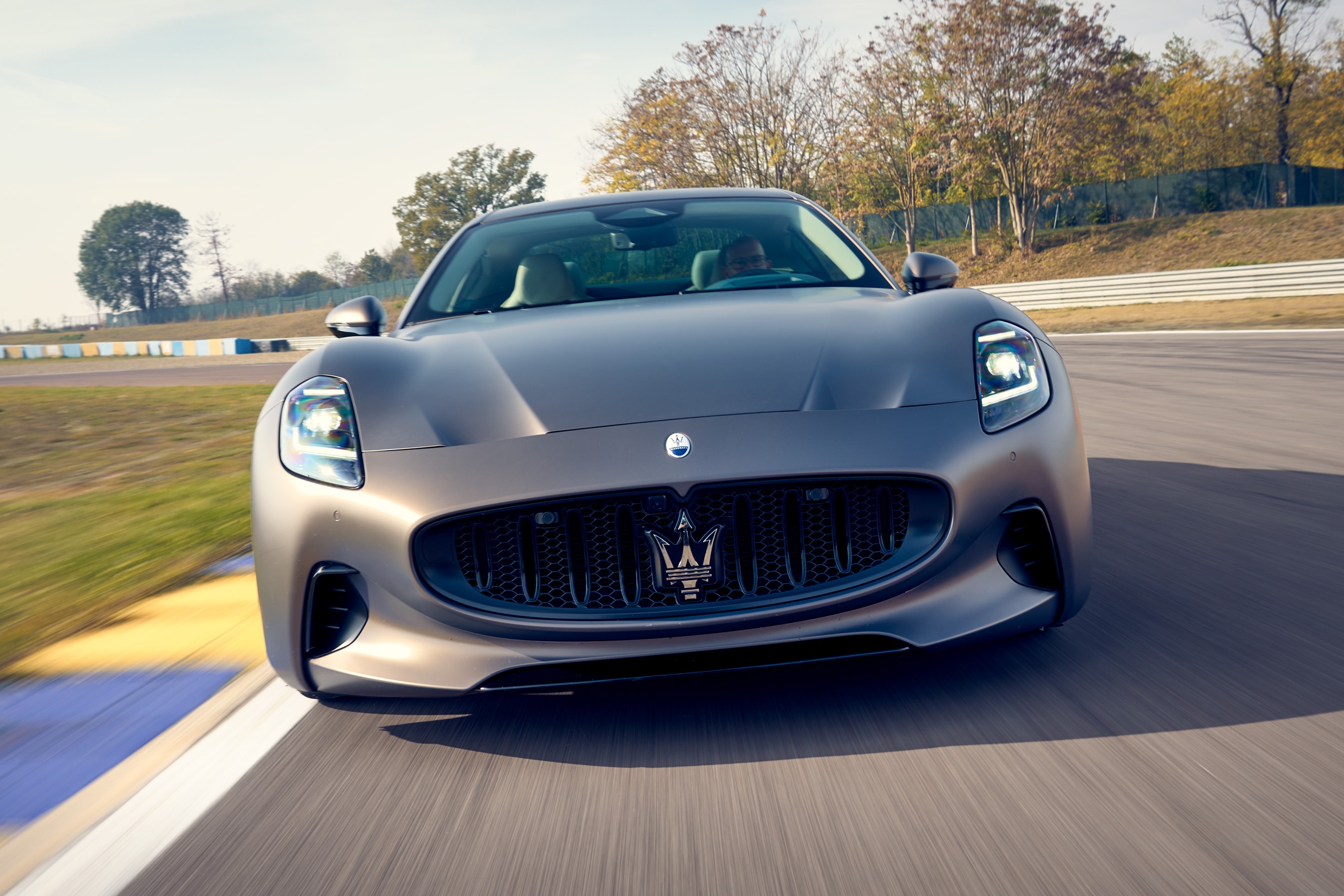 He lo hinh anh noi that cua Maserati GranTurismo hinh anh