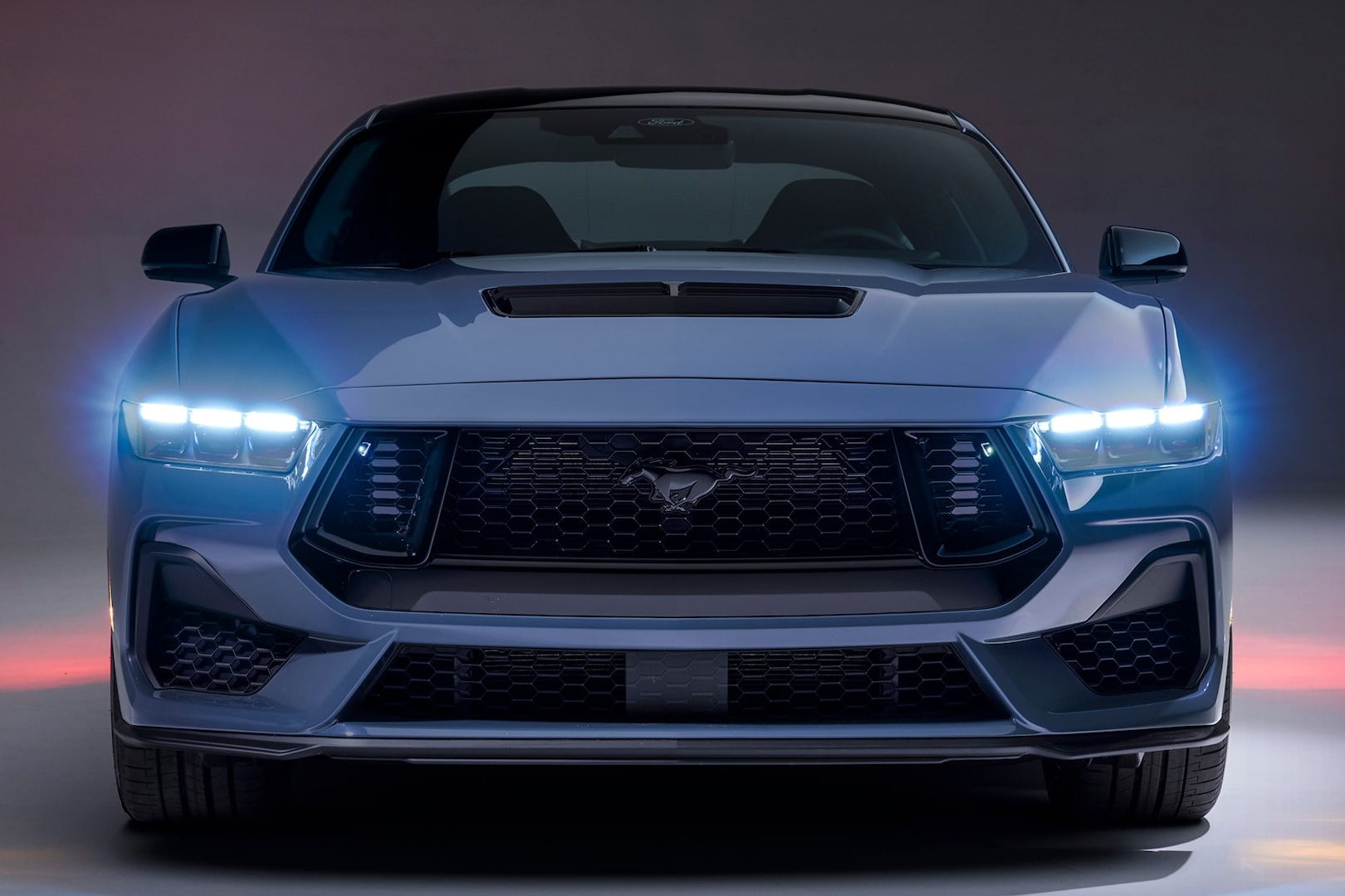 Chiec Ford Mustang GT 2024 dau tien duoc dau gia hinh anh