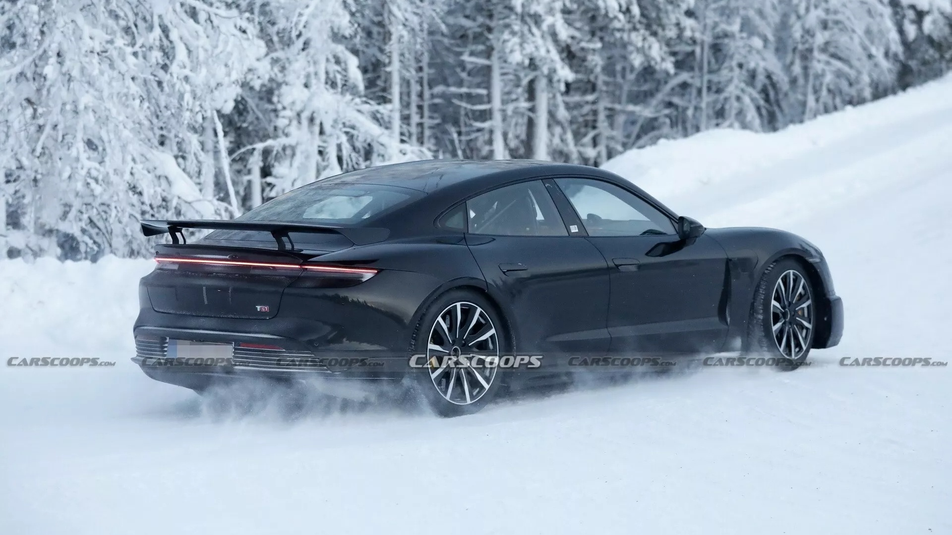 porsche,  taycan,  porsche taycan,  taycan turbo s,  xe dien,  tesla,  vinfast,  mercedes,  mercedes-eq,  eqs,  thu nghiem,  hieu nang cao anh 8