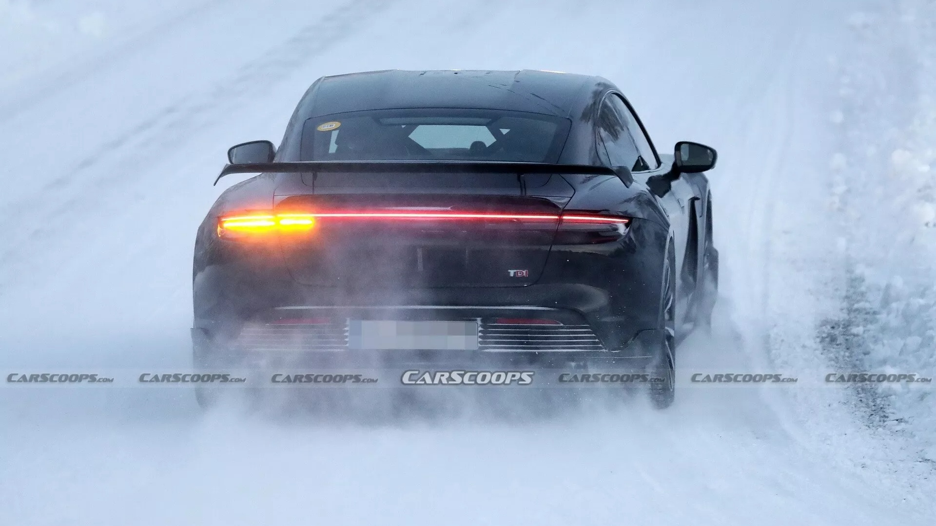 porsche,  taycan,  porsche taycan,  taycan turbo s,  xe dien,  tesla,  vinfast,  mercedes,  mercedes-eq,  eqs,  thu nghiem,  hieu nang cao anh 9