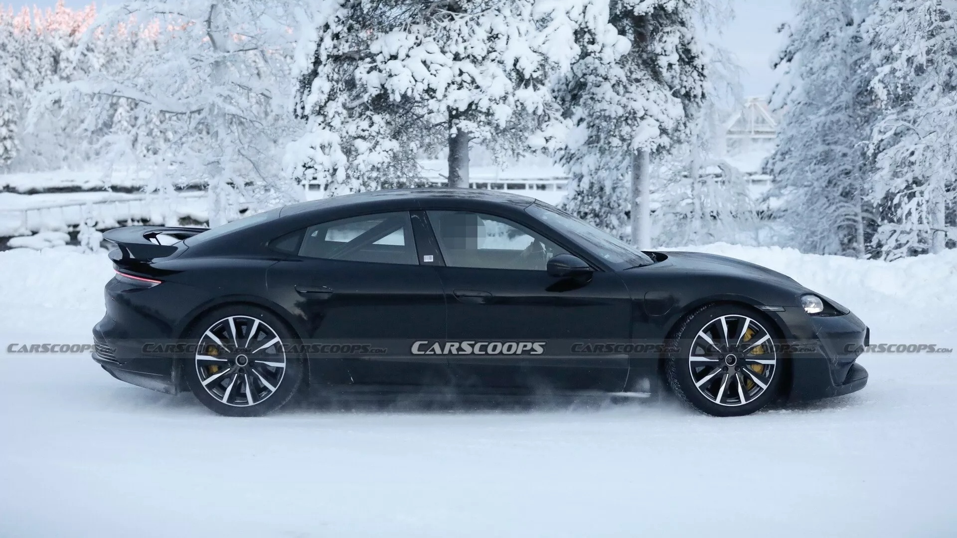 porsche,  taycan,  porsche taycan,  taycan turbo s,  xe dien,  tesla,  vinfast,  mercedes,  mercedes-eq,  eqs,  thu nghiem,  hieu nang cao anh 7