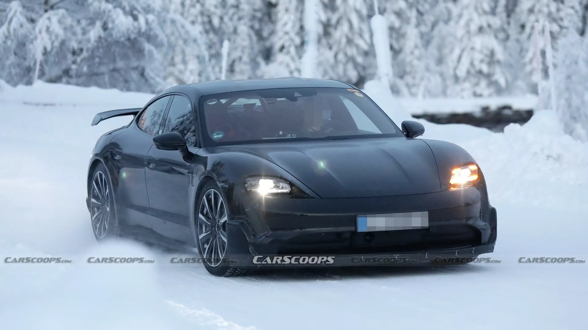 porsche,  taycan,  porsche taycan,  taycan turbo s,  xe dien,  tesla,  vinfast,  mercedes,  mercedes-eq,  eqs,  thu nghiem,  hieu nang cao anh 2