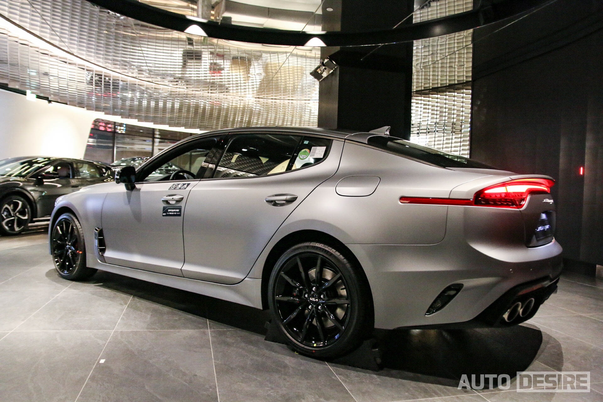 kia,  stinger,  kia stinger,  stinger gt,  stinger tribute,  stinger tribute edition,  kia stinger tribute edition,  phien ban dac biet,  xe han,  xe the thao,  grand tourer,  gt,  hyundai,  honda,  toyota,  mazda,  mitsubishi,  mercedes,  bmw,  audi,  mercedes-benz anh 2