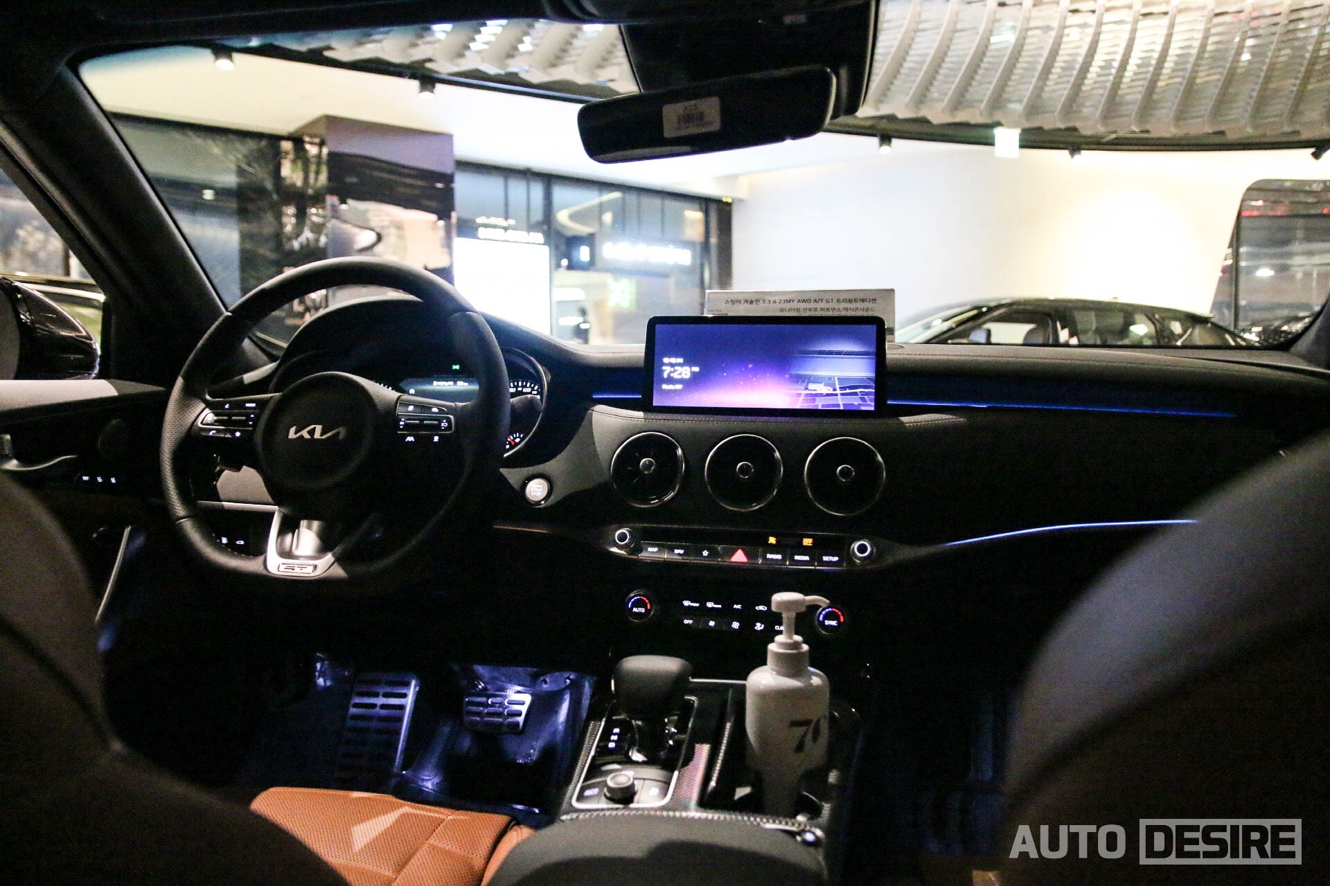 kia,  stinger,  kia stinger,  stinger gt,  stinger tribute,  stinger tribute edition,  kia stinger tribute edition,  phien ban dac biet,  xe han,  xe the thao,  grand tourer,  gt,  hyundai,  honda,  toyota,  mazda,  mitsubishi,  mercedes,  bmw,  audi,  mercedes-benz anh 12