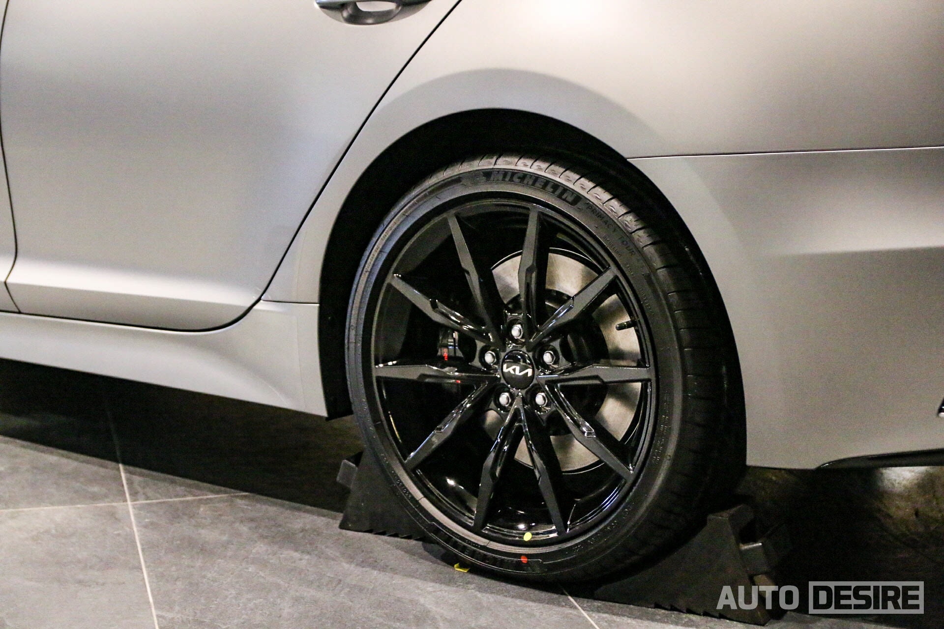 kia,  stinger,  kia stinger,  stinger gt,  stinger tribute,  stinger tribute edition,  kia stinger tribute edition,  phien ban dac biet,  xe han,  xe the thao,  grand tourer,  gt,  hyundai,  honda,  toyota,  mazda,  mitsubishi,  mercedes,  bmw,  audi,  mercedes-benz anh 17