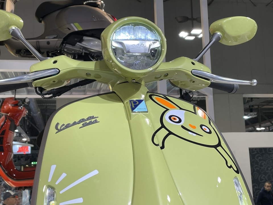 vespa,  piaggio,  vespa 946,  vespa 946 bunny,  vespa 10 anniversario,  vespa 10 anniversay,  scooter,  xe tay ga,  ban ky niem,  eicma,  vespa 946 dior,  dior,  946 Emporio Armani,  946 Bellissima,  946 RED anh 4