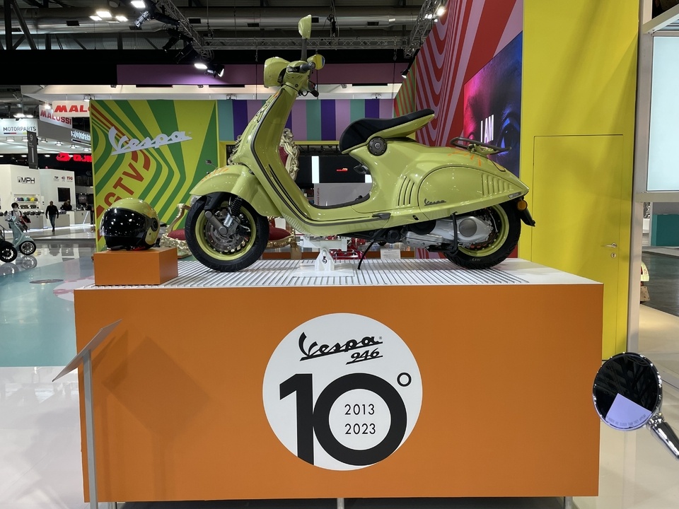 vespa,  piaggio,  vespa 946,  vespa 946 bunny,  vespa 10 anniversario,  vespa 10 anniversay,  scooter,  xe tay ga,  ban ky niem,  eicma,  vespa 946 dior,  dior,  946 Emporio Armani,  946 Bellissima,  946 RED anh 2