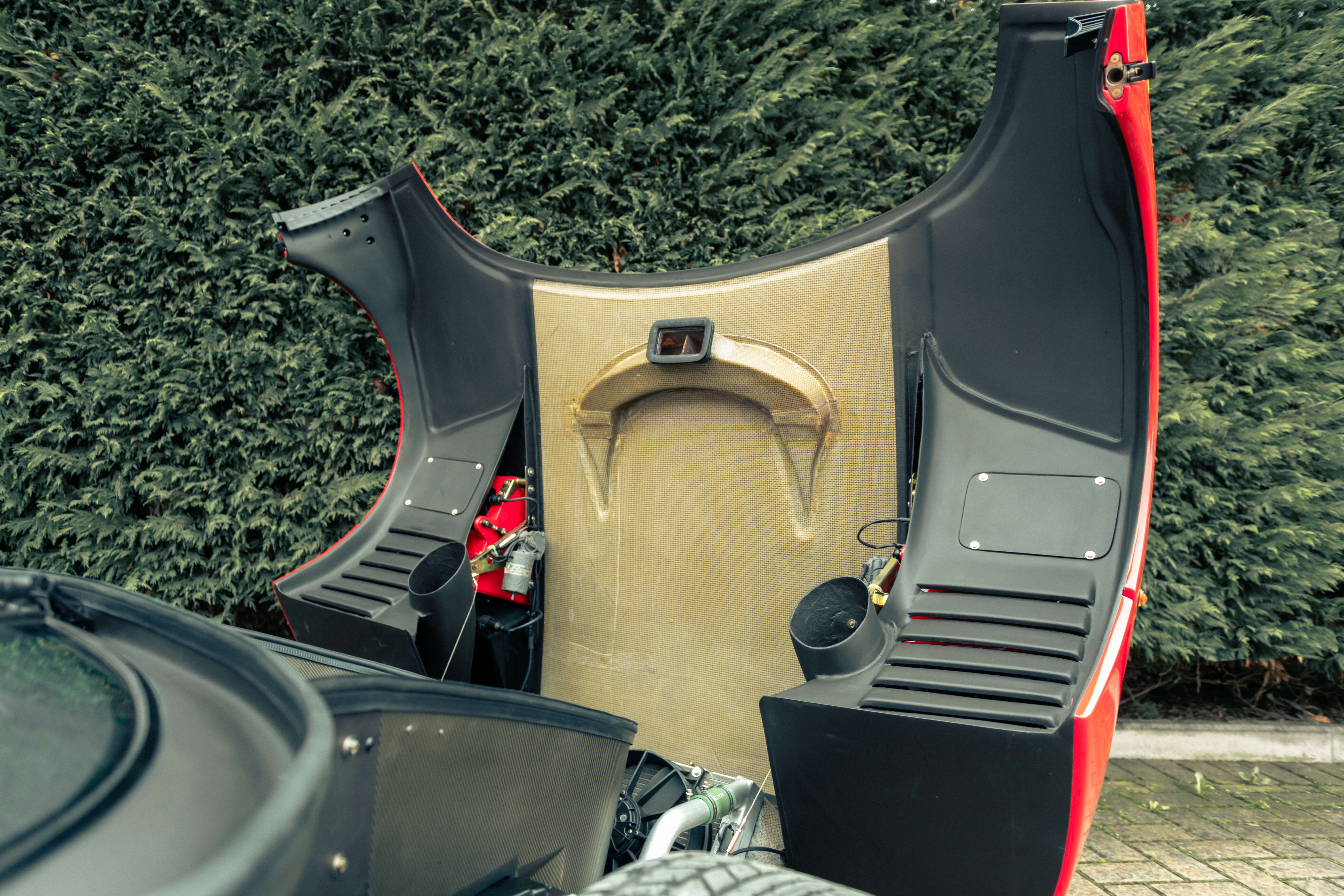 ferrari,  f40,  f50,  enzo,  laferrari,  sieu xe,  Toto Wolff,  f1,  cong thuc 1,  the thuc 1,  Mercedes-AMG Petronas anh 7