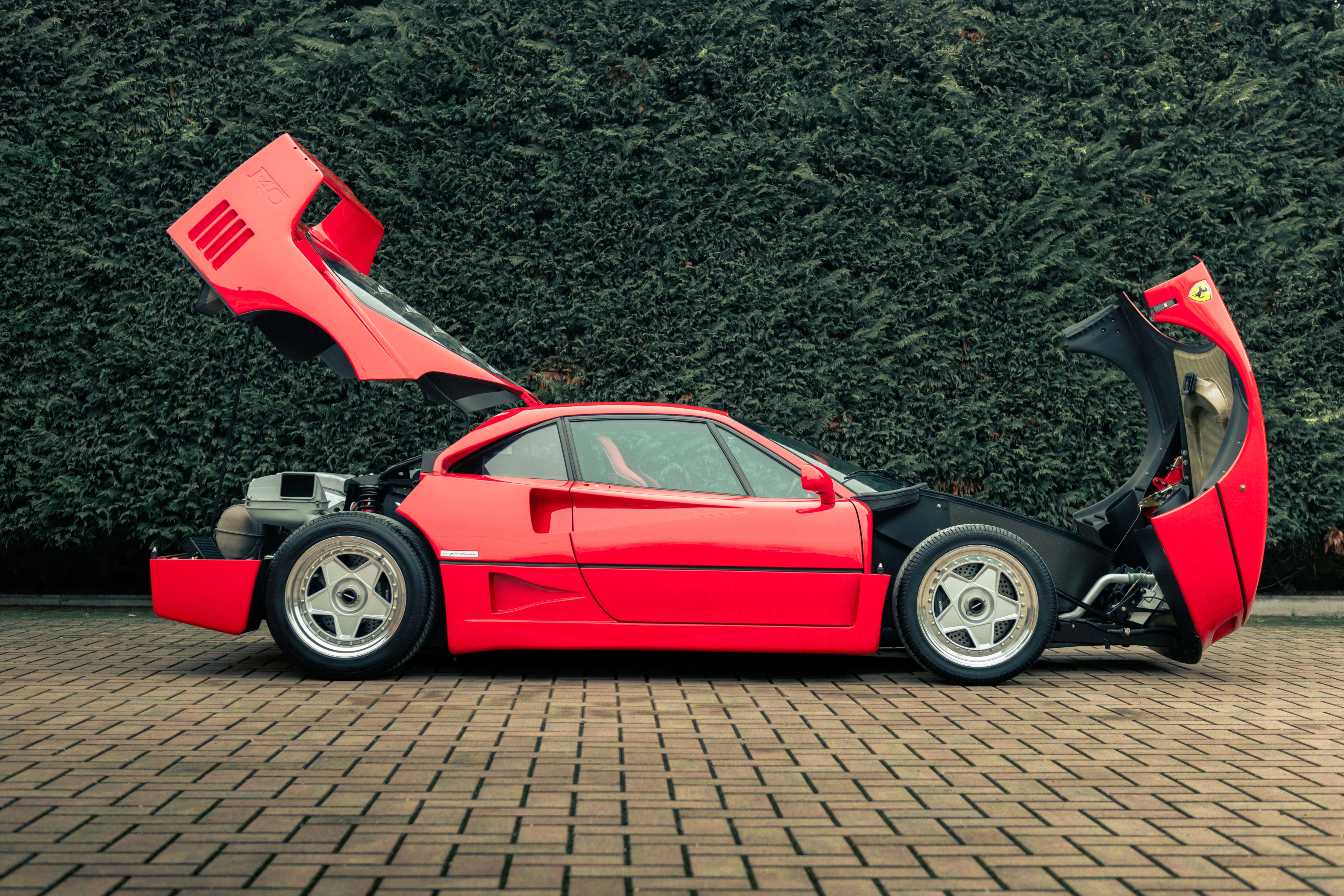 ferrari,  f40,  f50,  enzo,  laferrari,  sieu xe,  Toto Wolff,  f1,  cong thuc 1,  the thuc 1,  Mercedes-AMG Petronas anh 6