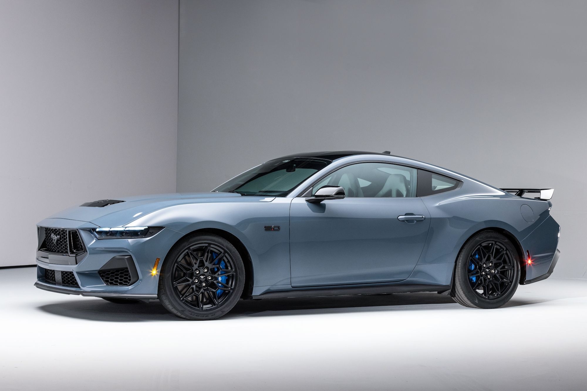ford,  mustang,  ford mustang,  gt,  ford mustang gt,  mustang gt,  mustang 2024,  đấu giá,  xe cơ bắp,  Barrett-Jackson,  đầu tiên,  mustang đầu tiên,  dark horse,  chevrolet,  camaro,  dodge,  challenger,  charger ảnh 4 ford,  mustang,  ford mustang,  gt,  ford mustang gt,  mustang gt,  mustang 2024,  dau gia,  xe co bap,  Barrett-Jackson,  dau tien,  mustang dau tien,  dark horse,  chevrolet,  camaro,  dodge,  challenger,  charger anh 4