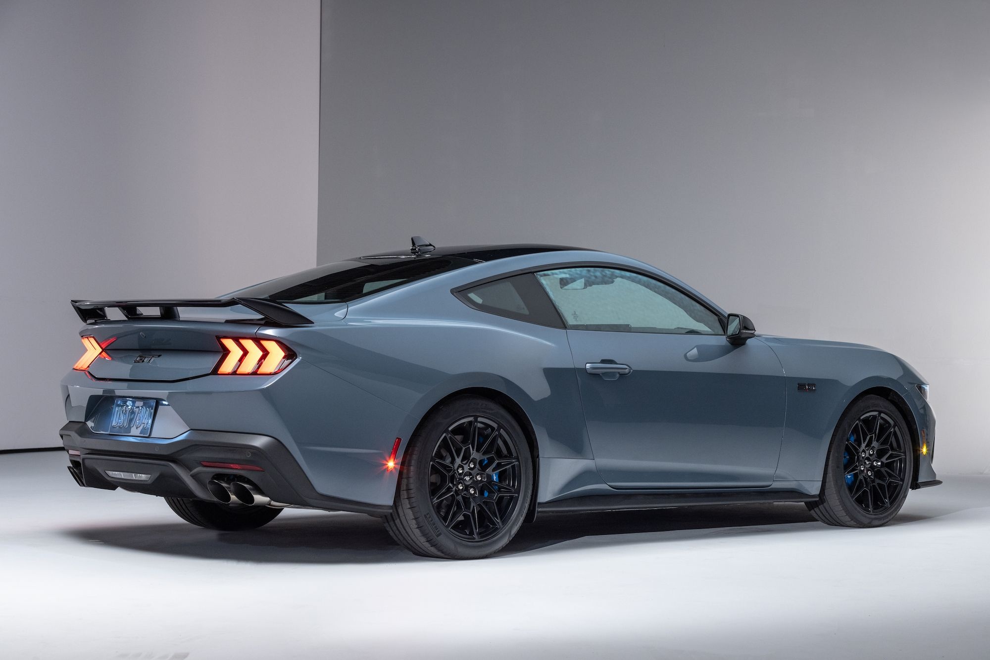 ford,  mustang,  ford mustang,  gt,  ford mustang gt,  mustang gt,  mustang 2024,  đấu giá,  xe cơ bắp,  Barrett-Jackson,  đầu tiên,  mustang đầu tiên,  dark horse,  chevrolet,  camaro,  dodge,  challenger,  charger ảnh 5 ford,  mustang,  ford mustang,  gt,  ford mustang gt,  mustang gt,  mustang 2024,  dau gia,  xe co bap,  Barrett-Jackson,  dau tien,  mustang dau tien,  dark horse,  chevrolet,  camaro,  dodge,  challenger,  charger anh 5