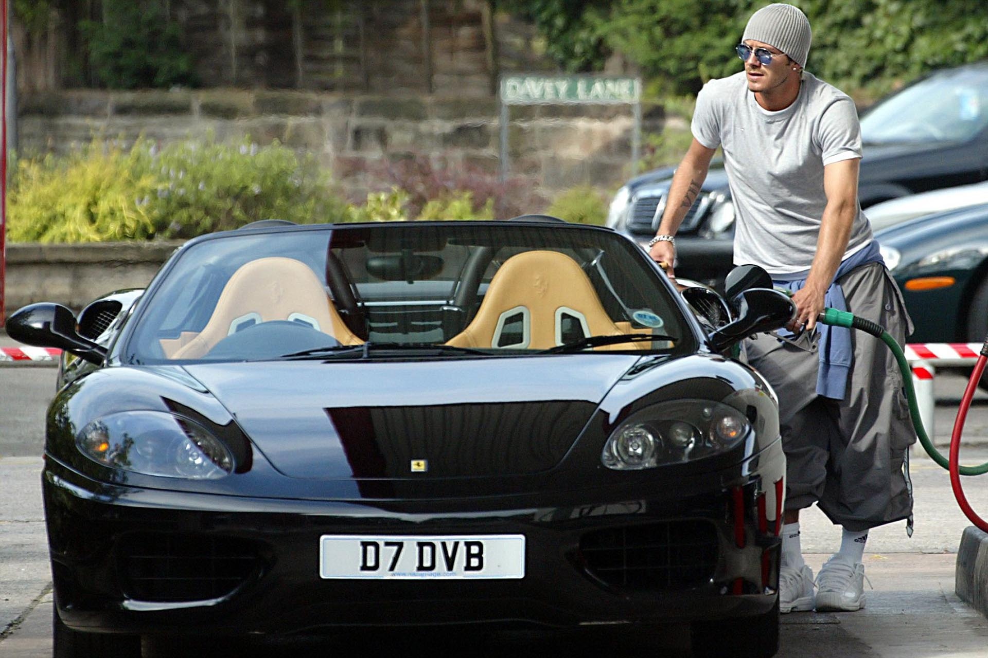 Chi tiet sieu xe Ferrari 360 Spider cua David Beckham hinh anh