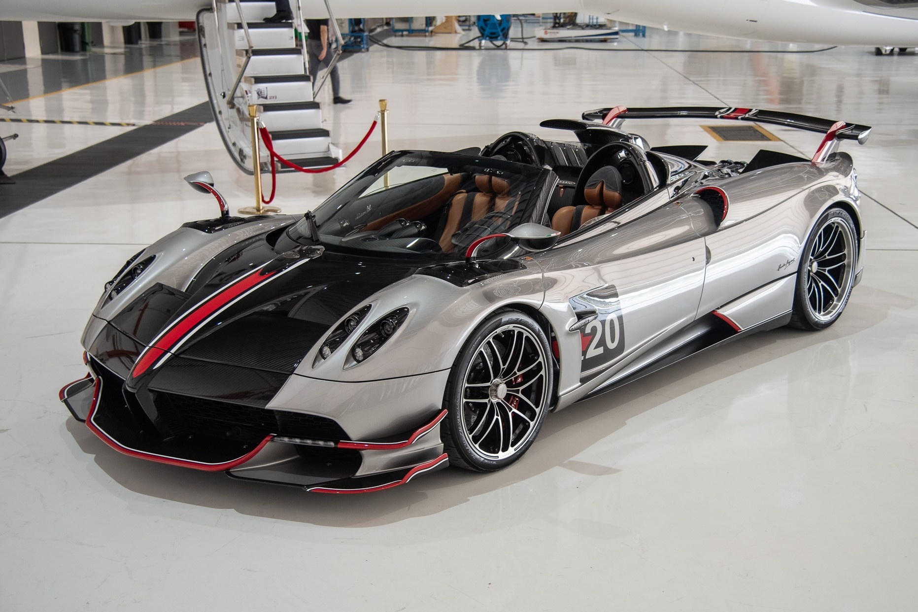 Can canh sieu xe gioi han Pagani Huayra Roadster BC gia 10,5 trieu USD hinh anh