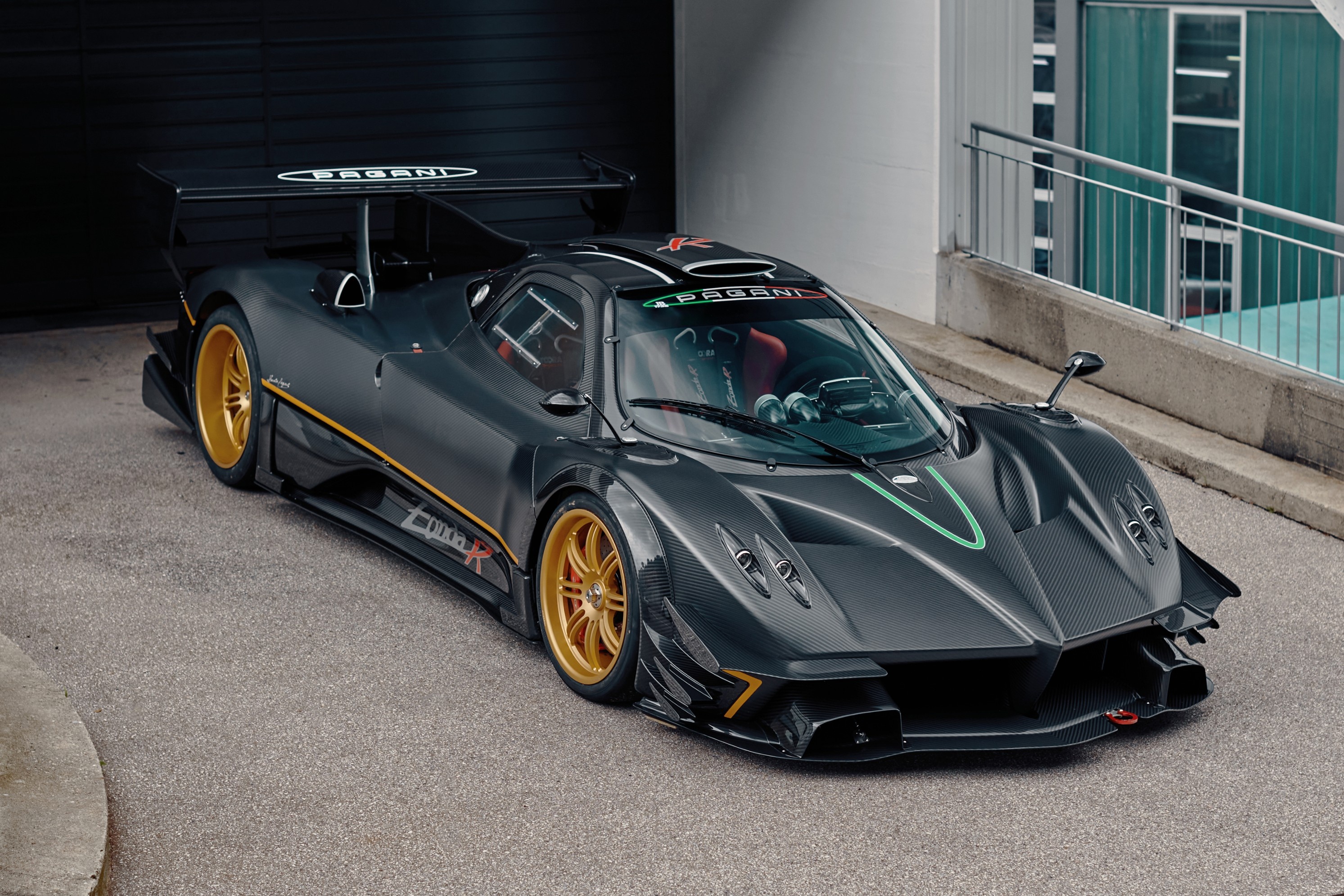 Pagani Zonda R ban nang cap duoc dau gia hinh anh